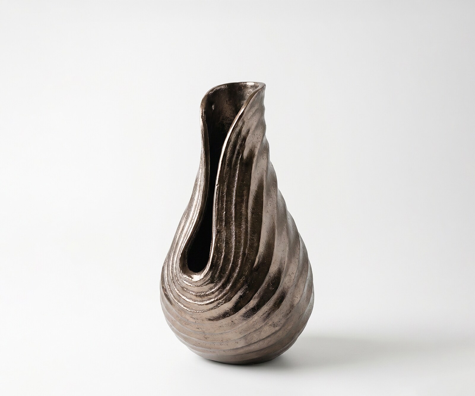Vase Helixa B17 x T18 x H31 cm Aluminium Mokka Bronze Gegossen