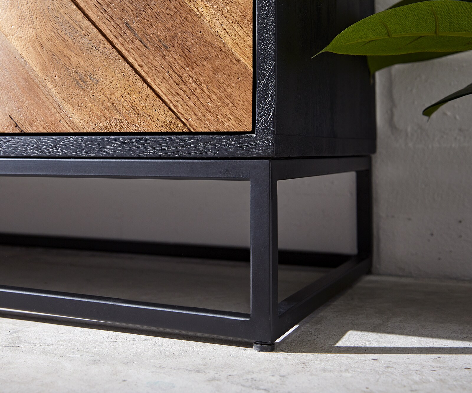 Sideboard Famke 145 cm Mango Teak 3 Türen 5