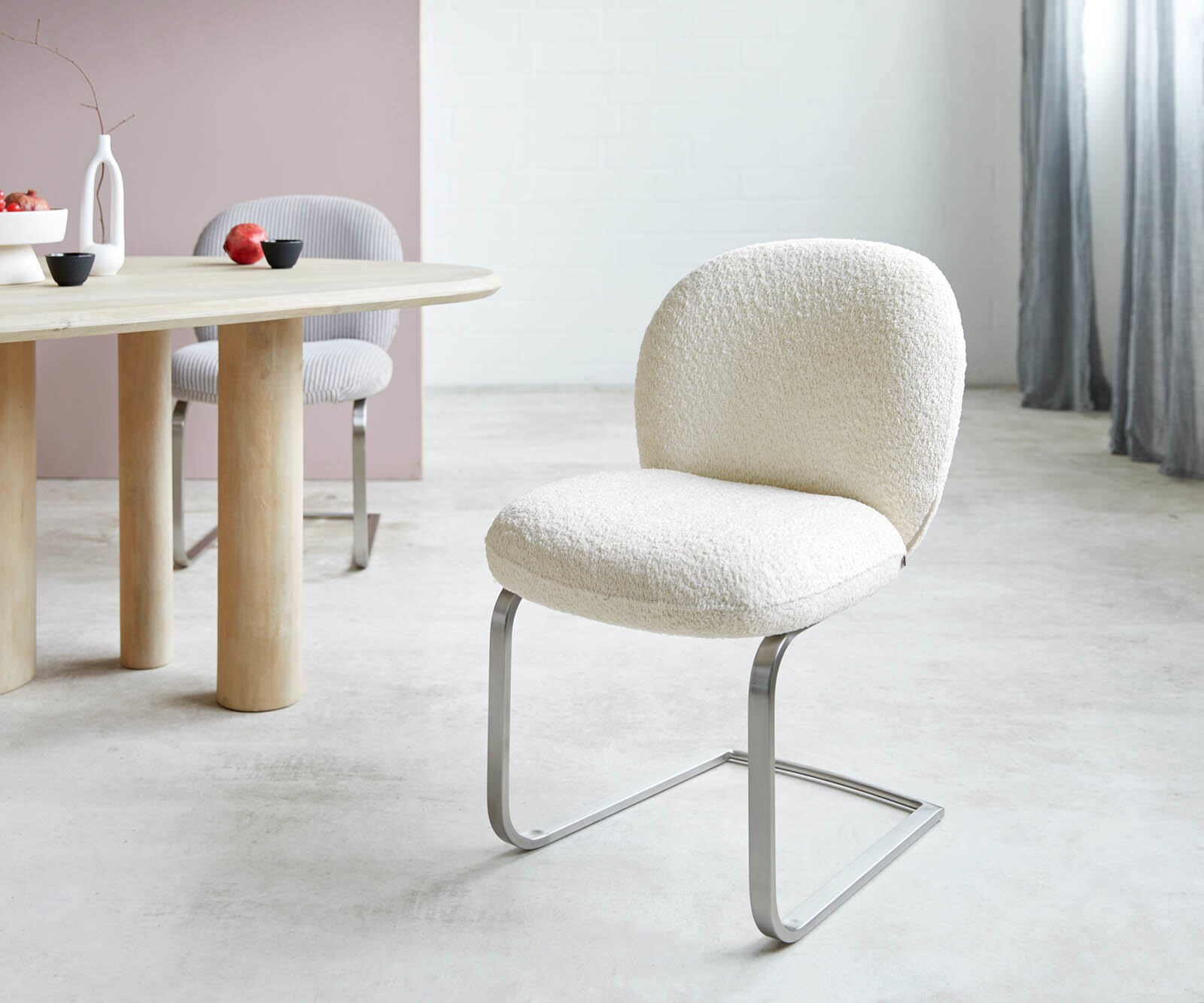 Freischwinger Nube-Flex Bouclé Weiß Freischwinger flach Edelstahl Taschenfederkern