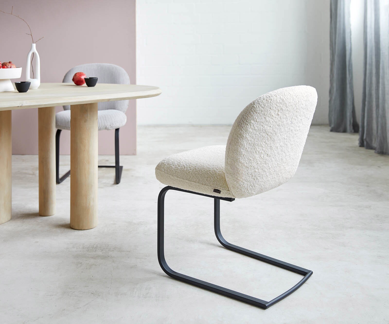 Freischwinger Nube-Flex Bouclé Weiß Freischwinger flach Schwarz Taschenfederkern 5