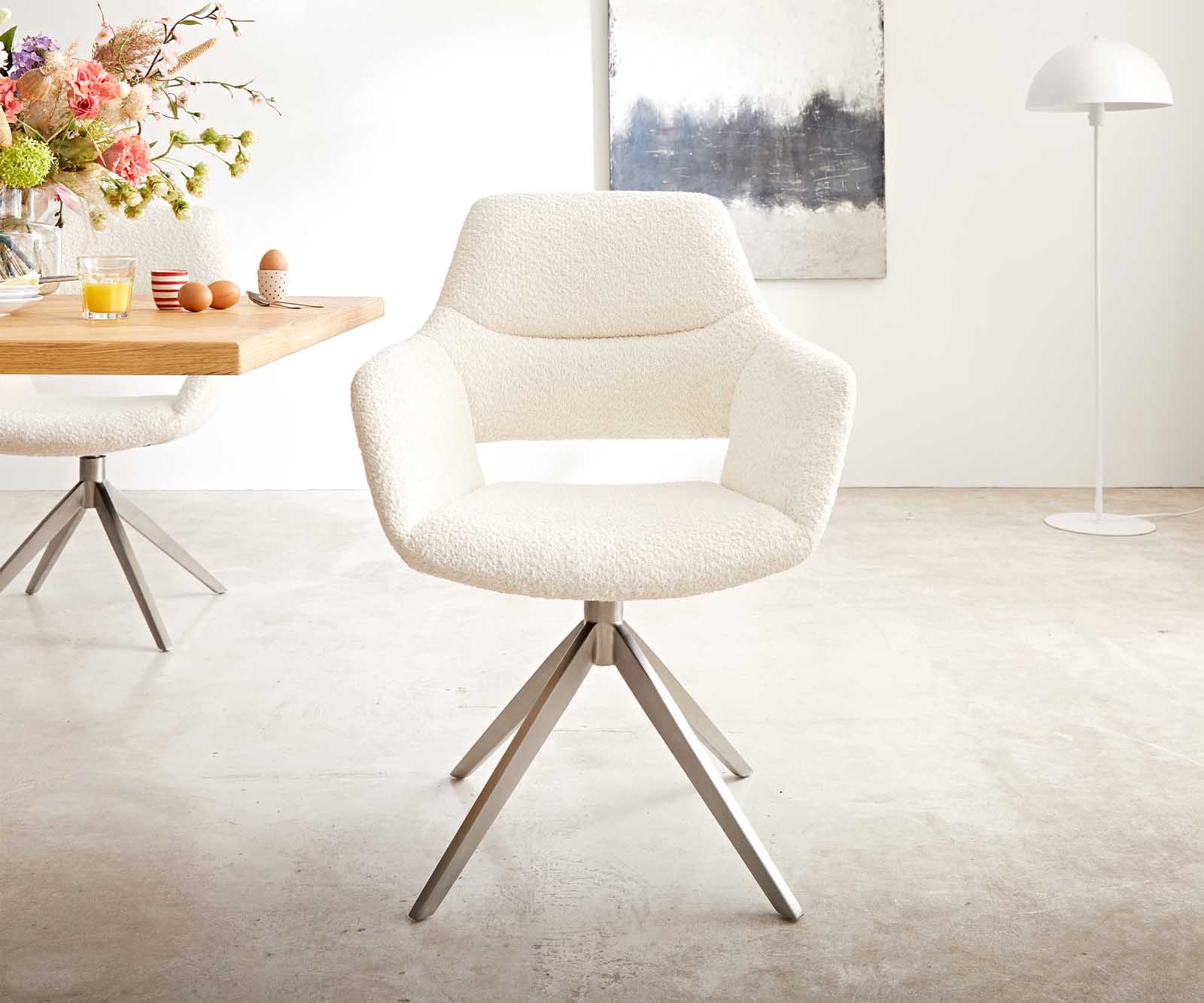 Chaise-pivotante Yago-Flex XL avec accoudoirs bouclé blanc cadre croisé large acier inoxydable pivote sur 360° 1