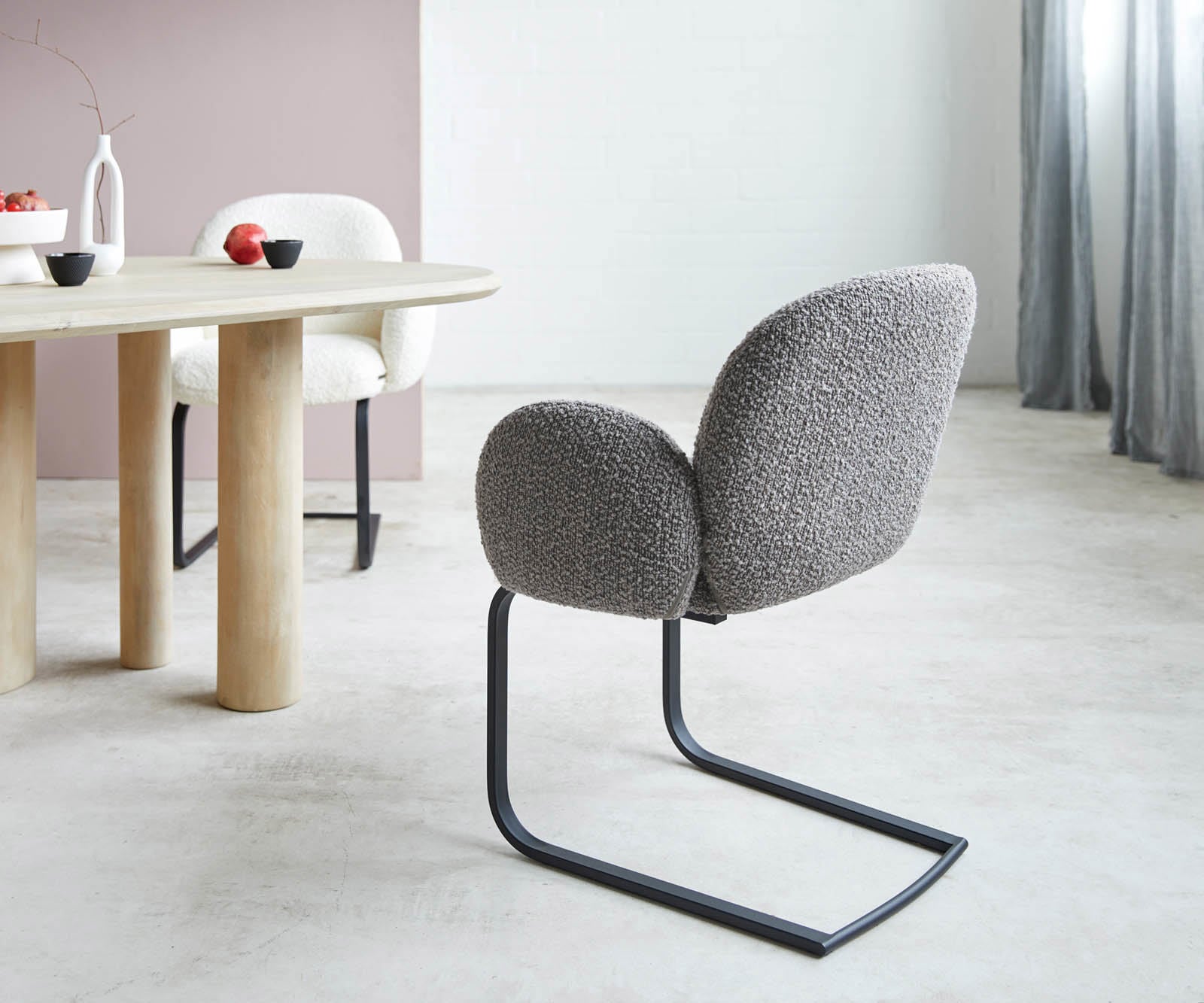 Freischwinger Nube-Flex mit Armlehnen Bouclé Silbergrau Freischwinger flach Schwarz Taschenfederkern 3 Freischwinger Nube-Flex mit Armlehnen Bouclé Silbergrau Freischwinger flach Schwarz Taschenfederkern 3