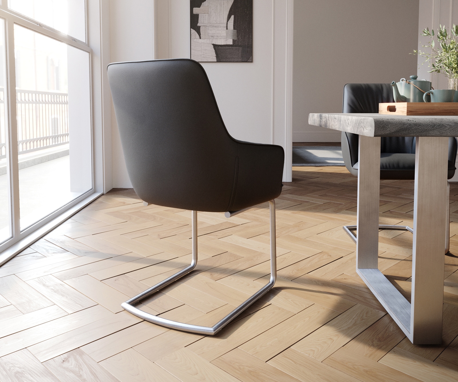 Cantilever Zelia-Flex avec accoudoirs cuir de vache noir pied cantilever rond acier inoxydable brossé ressorts ensachés 4 Cantilever Zelia-Flex avec accoudoirs cuir de vache noir pied cantilever rond acier inoxydable brossé ressorts ensachés 4