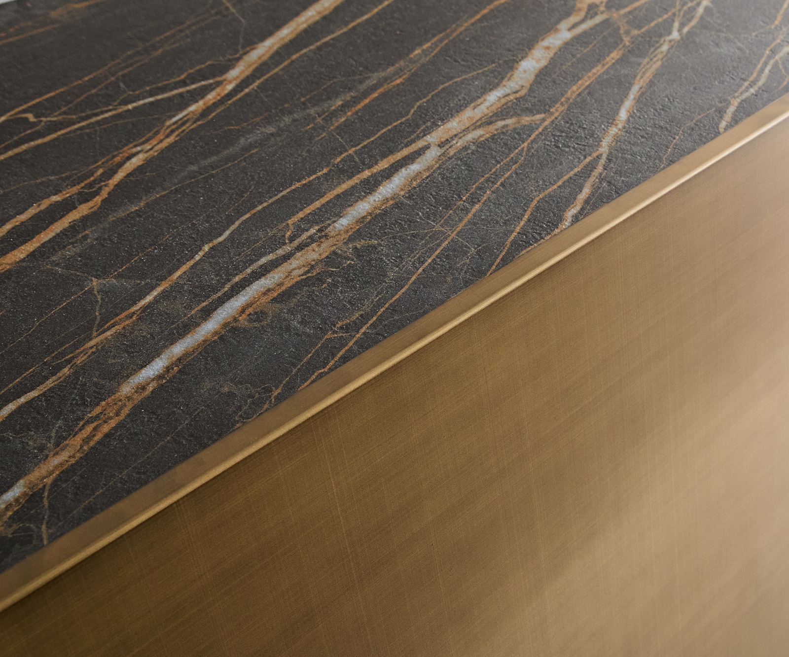 Sideboard Kazu 220 cm Metallic Gold 4 Türen Acrylfuß Keramik Laminam®Noir Desir Braun 3
