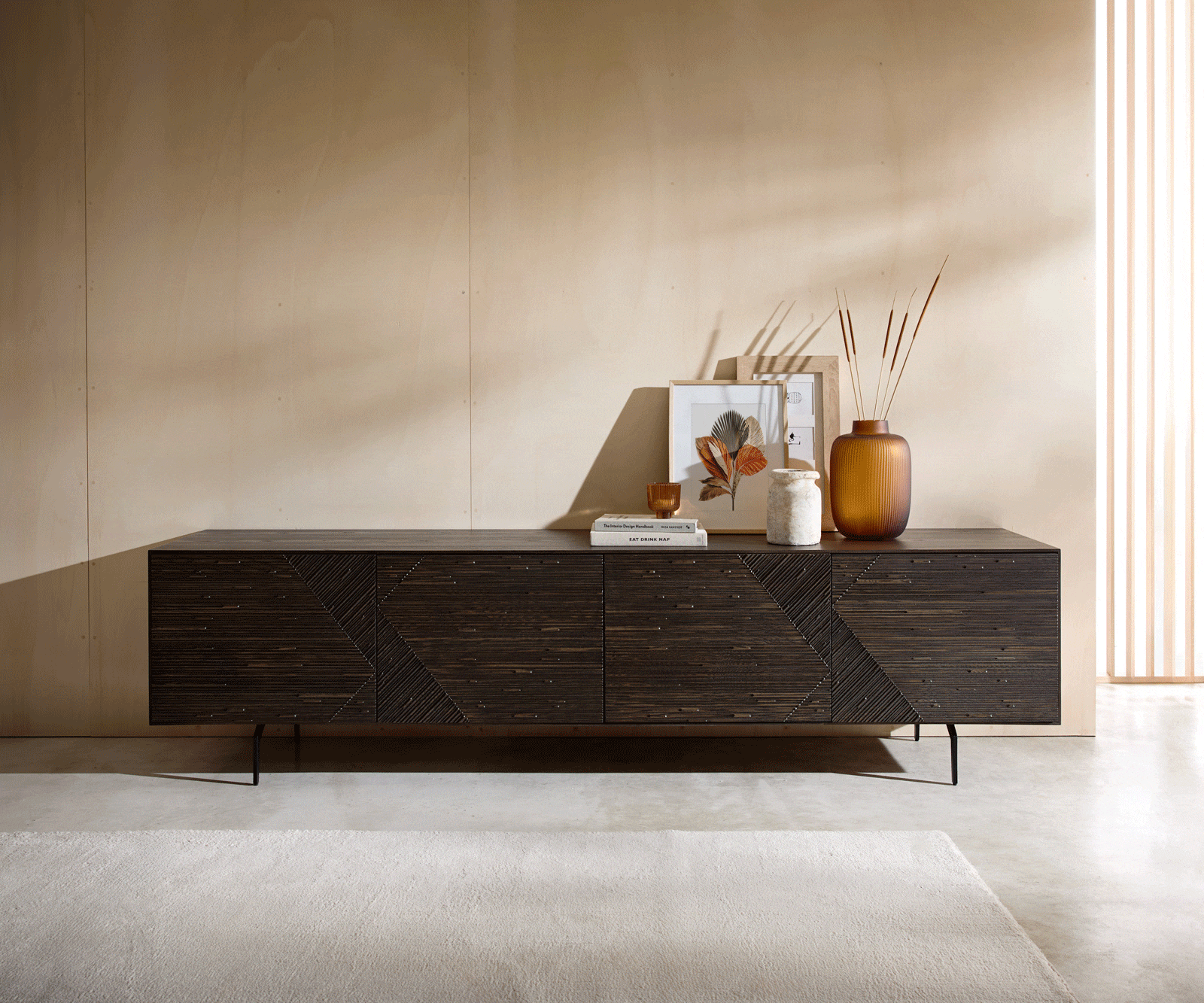 Lowboard Tereos 220 cm Esche Dunkelbraun 3D Effekt 4 Türen Winkelfuß Metall Schwarz 4 Lowboard Tereos 220 cm Esche Dunkelbraun 3D Effekt 4 Türen Winkelfuß Metall Schwarz 4