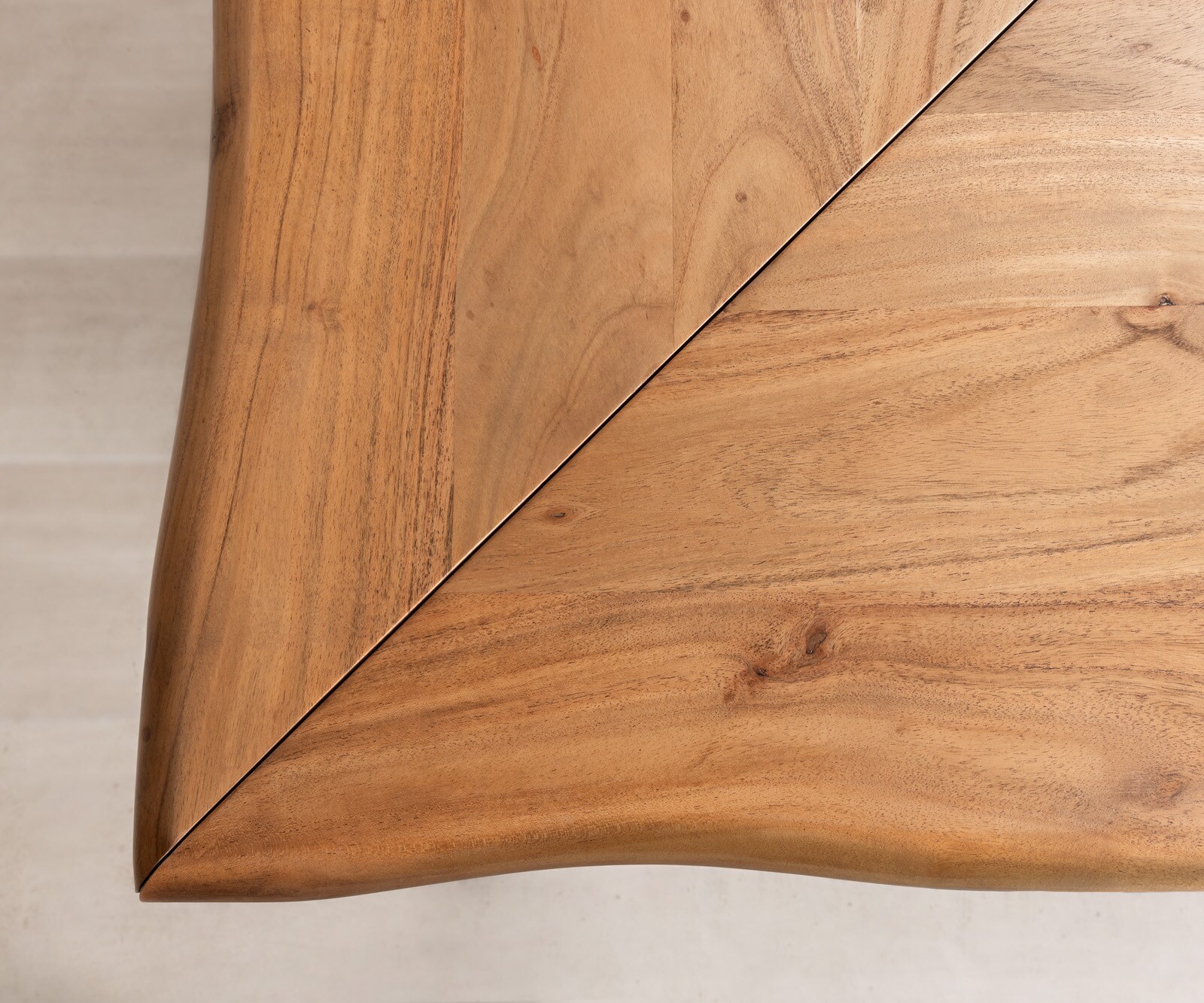 Schreibtisch Live-Edge 170x170 Akazie Natur Gestell Silber Baumkante 8