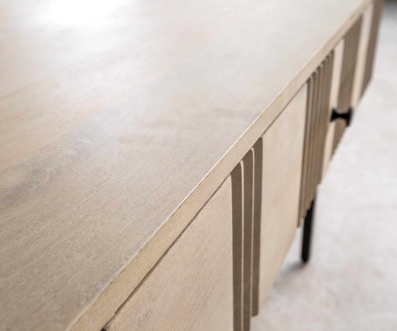 Couchtisch Nereos 130x60 cm Mango White Wash Metall Schwarz 2
