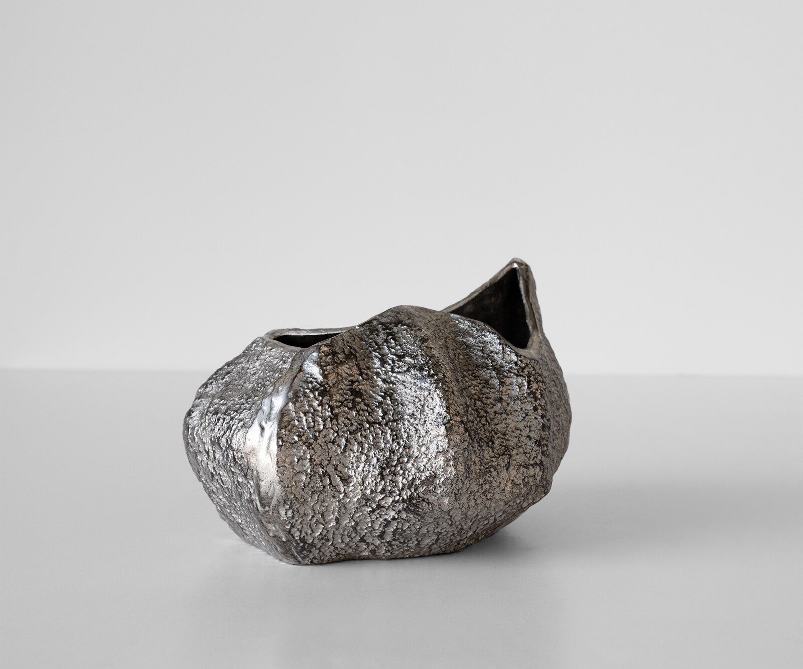 Vase Cratera B29 x T24 x H19 cm Aluminium Platin Handgemacht