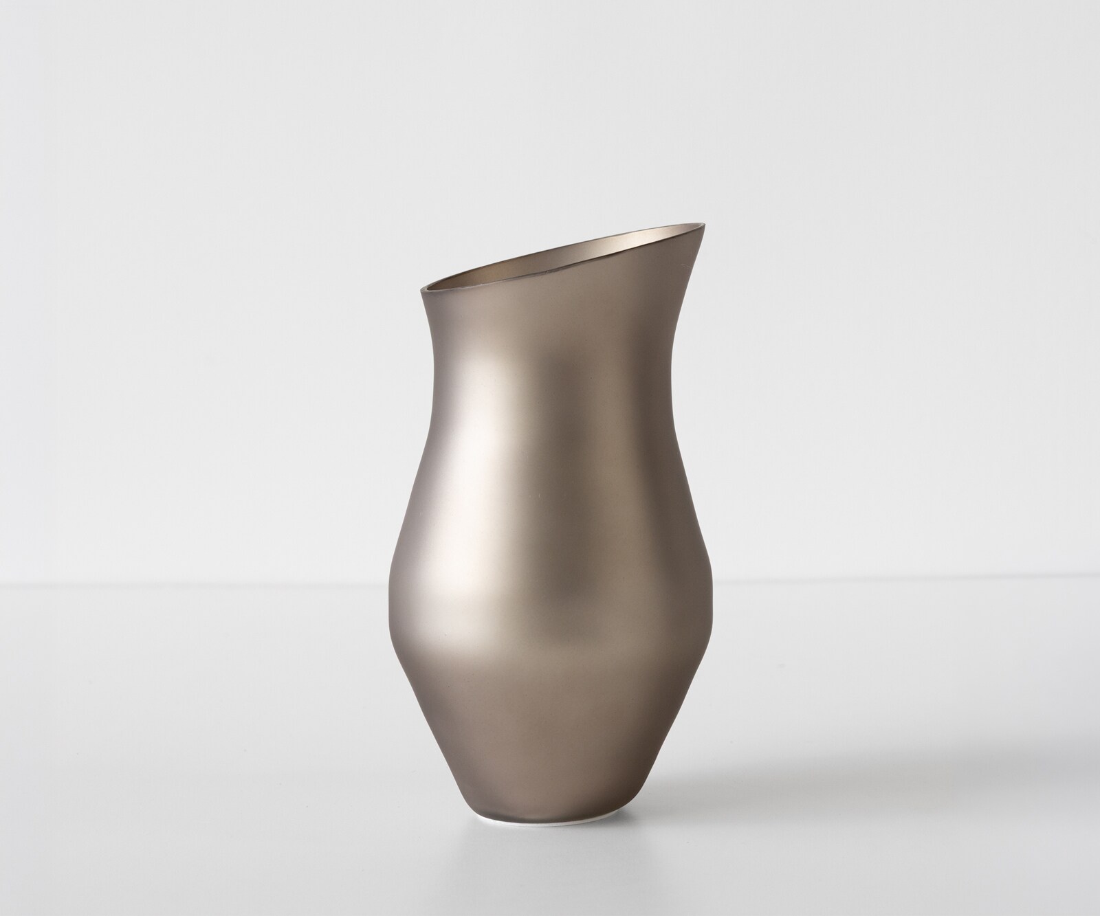 Vase Curvia l18 x P11 x H41 cm Verre Opal Soufflé à la bouche 1