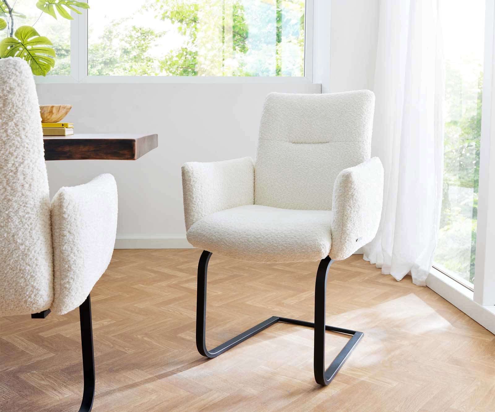 Chaise-pivotante Jova-Flex avec accoudoirs cuir de vache noir pied croisé large acier inoxydable ressorts ensachés pivote sur 360° 2 Chaise-pivotante Jova-Flex avec accoudoirs cuir de vache noir pied croisé large acier inoxydable ressorts ensachés pivote sur 360° 2