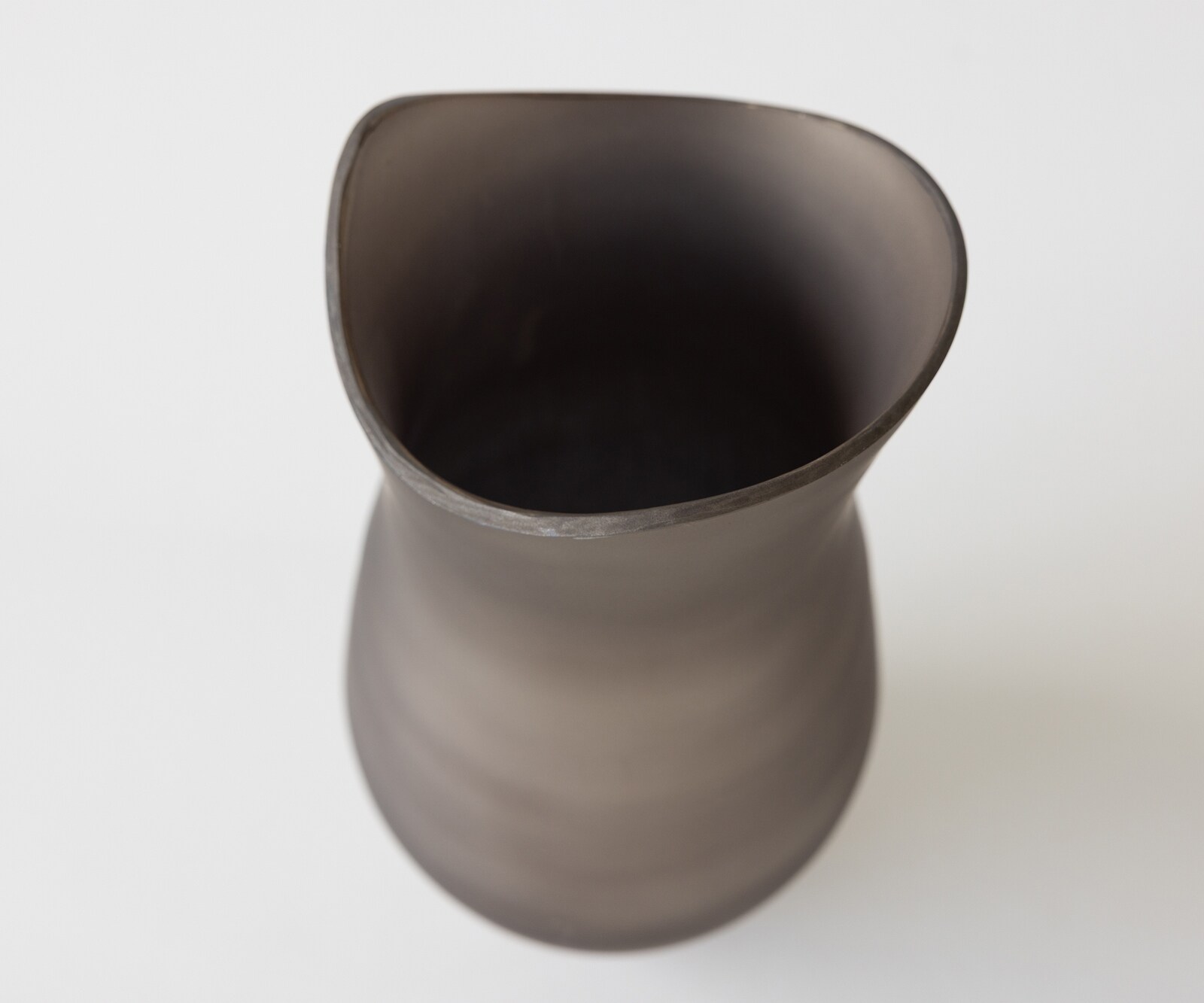 Vase Sinuo l16 x P16 x H30 cm Verre Opal Soufflé à la bouche 3