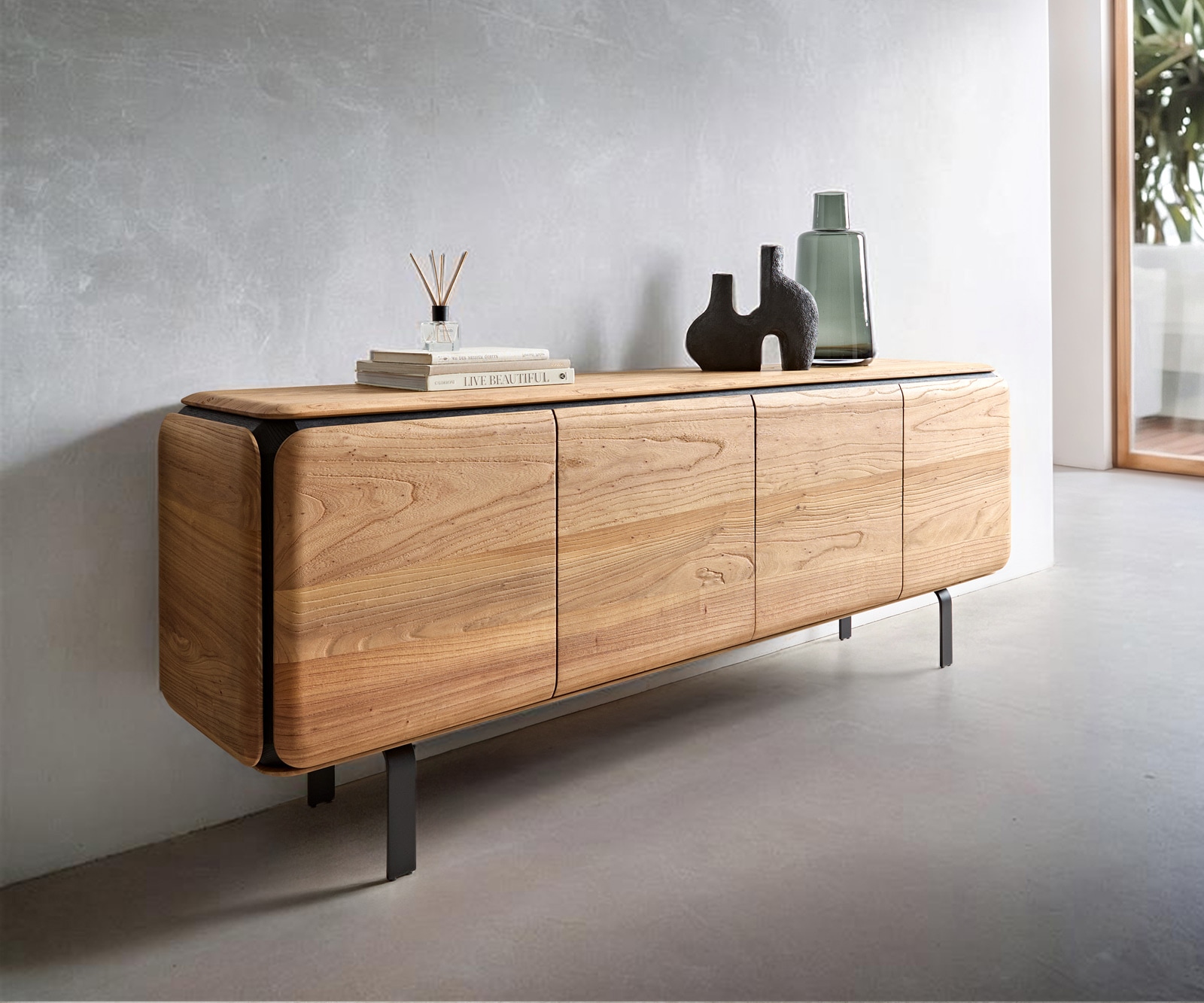 Sideboard Giacinto 180 cm Ulme Natur 4 Türen L-Fuß Schwarz Sideboard Giacinto 180 cm Ulme Natur 4 Türen L-Fuß Schwarz