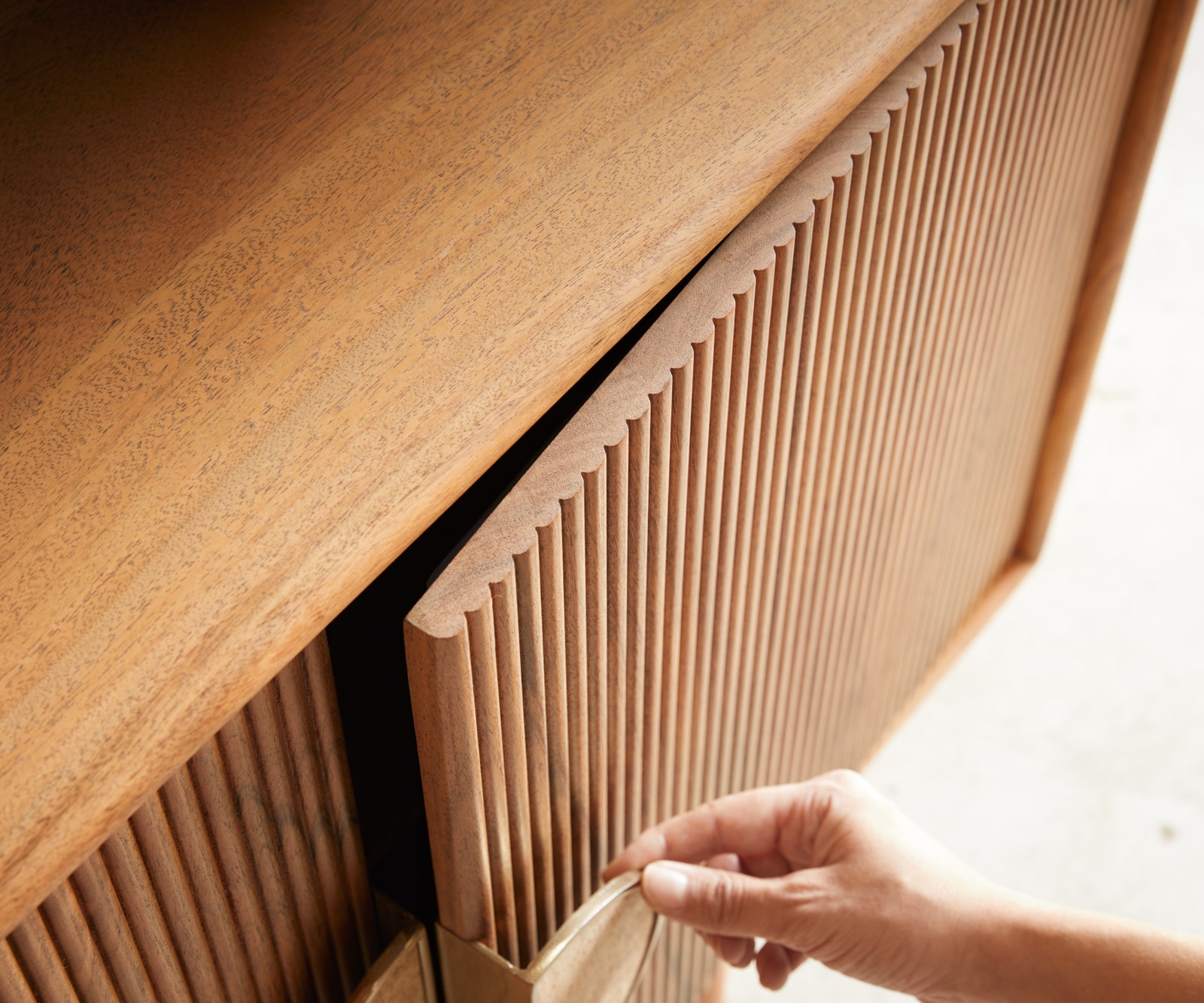 Sideboard Surimu 175 cm Akazie Hellbraun 4 Türen 2 Fächer Kork-Griff Holzfüße 5 Sideboard Surimu 175 cm Akazie Hellbraun 4 Türen 2 Fächer Kork-Griff Holzfüße 5