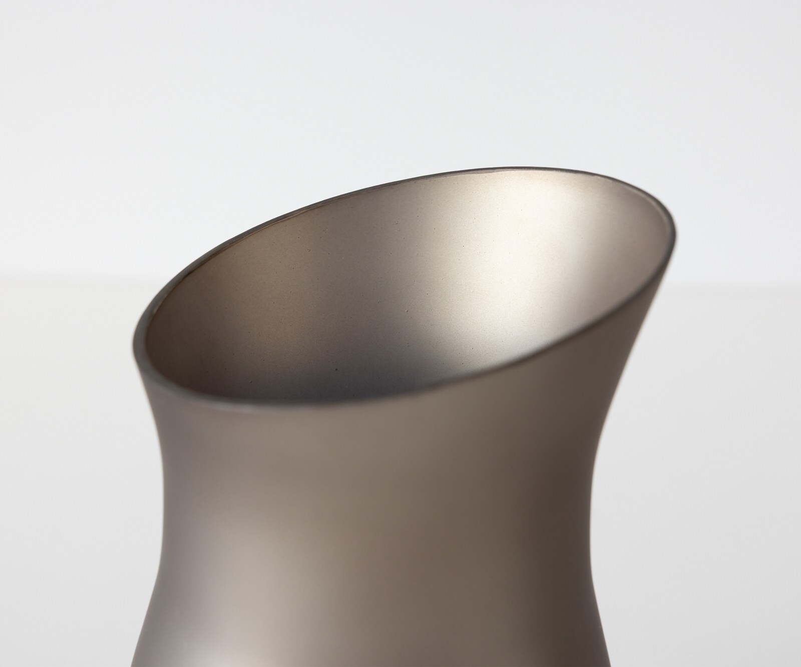 Vase Curvia l18 x P11 x H41 cm Verre Opal Soufflé à la bouche 4
