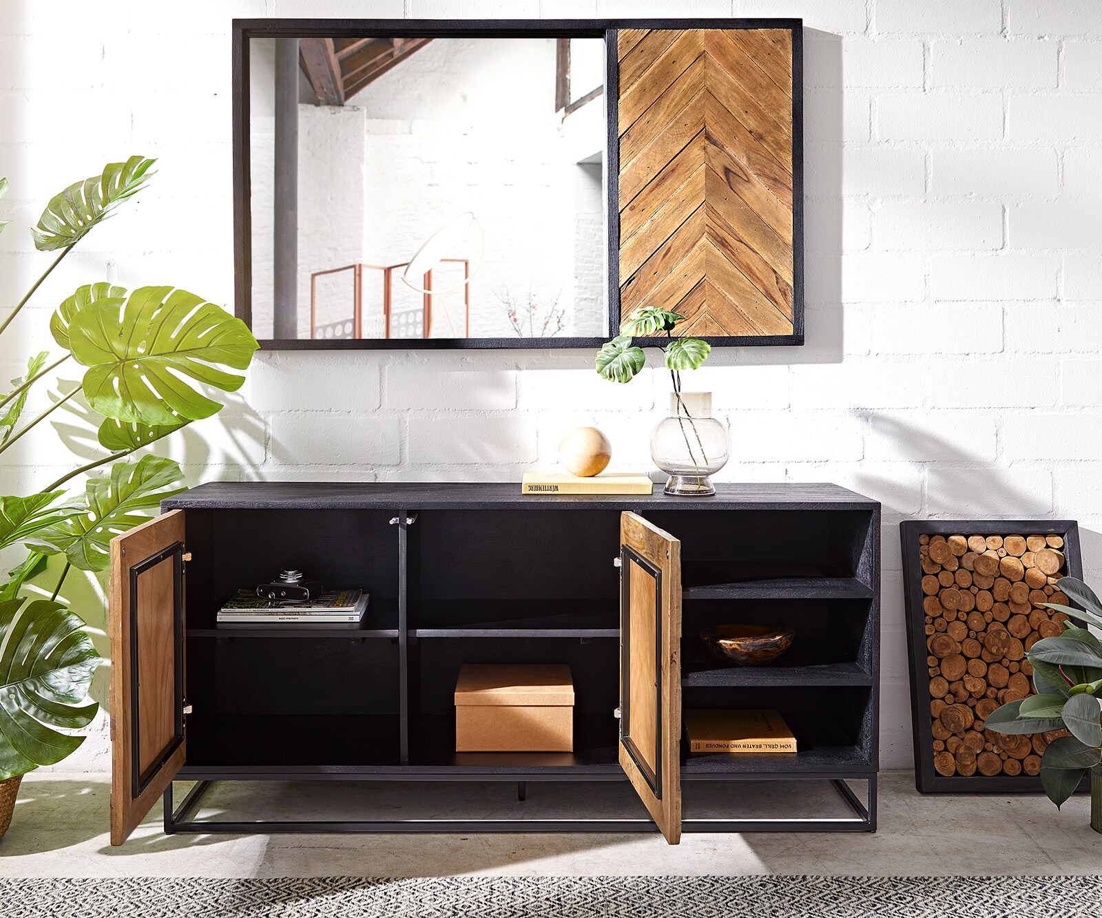 Sideboard Famke 145 cm Mango Teak 2 Türen 3 Fächer 4