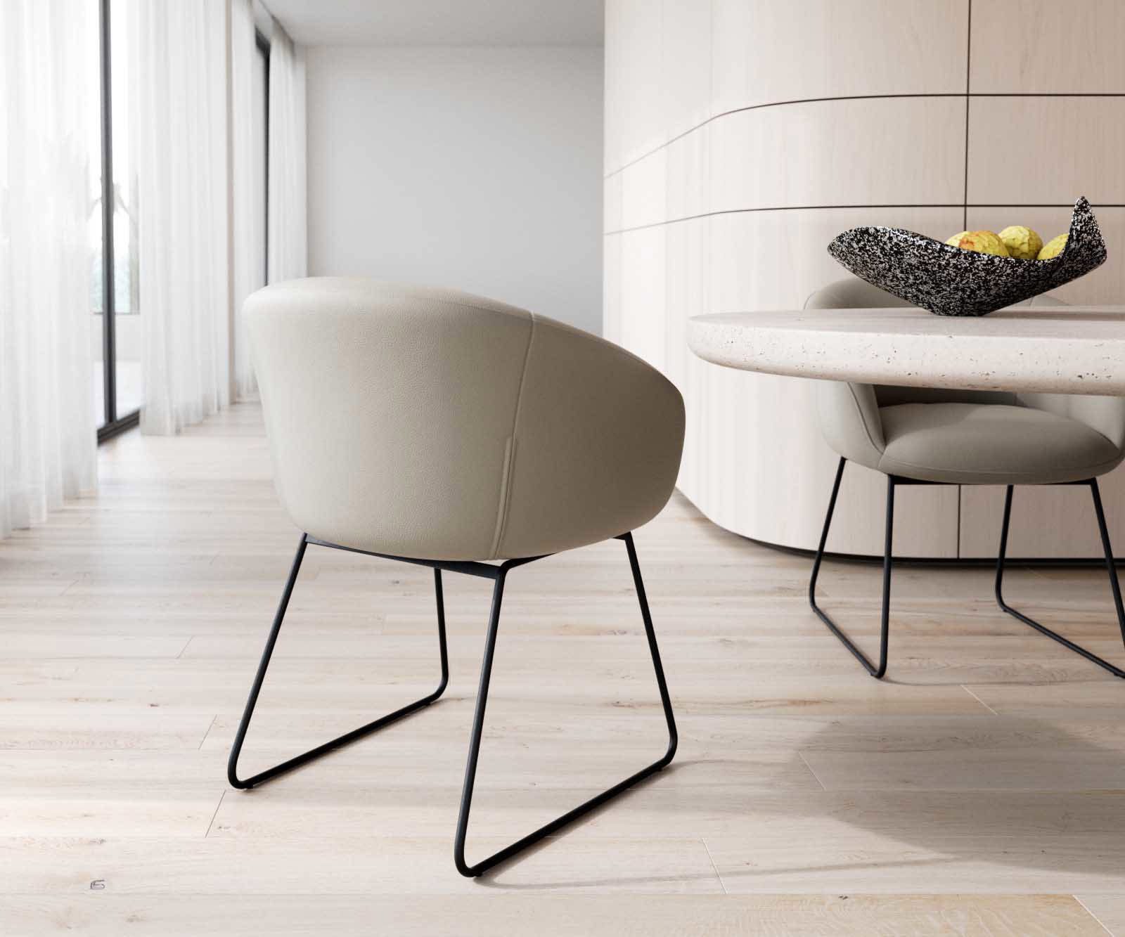 Chaise-de-salle-à-manger Vinka-Flex avec accoudoirs cuir de vache couleur boue pied trapèze noir ressorts ensachés 4