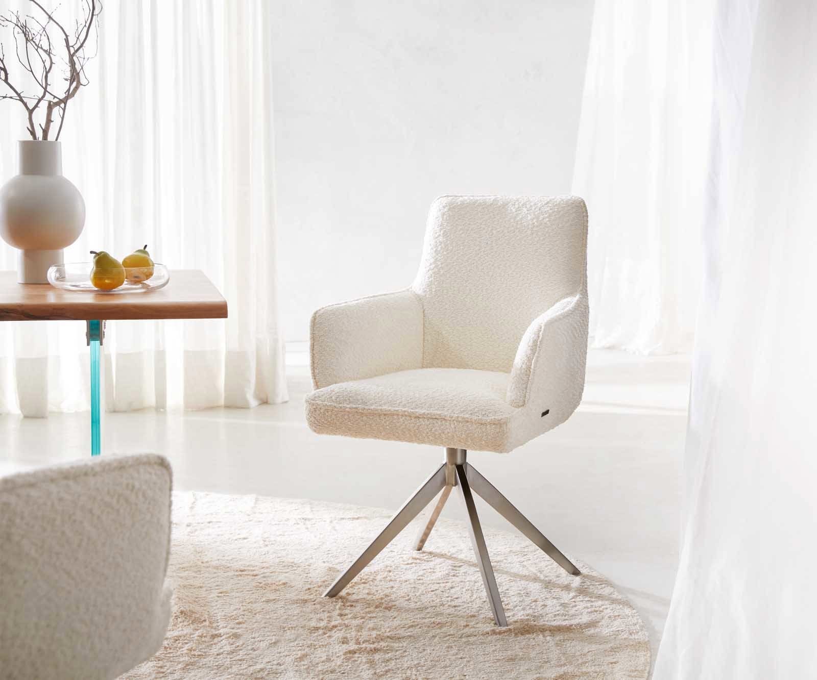 Drehstuhl Heira-Flex mit Armlehnen Bouclé Weiß Kreuzgestell breit Edelstahl 360° drehbar Taschenfederkern Drehstuhl Heira-Flex mit Armlehnen Bouclé Weiß Kreuzgestell breit Edelstahl 360° drehbar Taschenfederkern