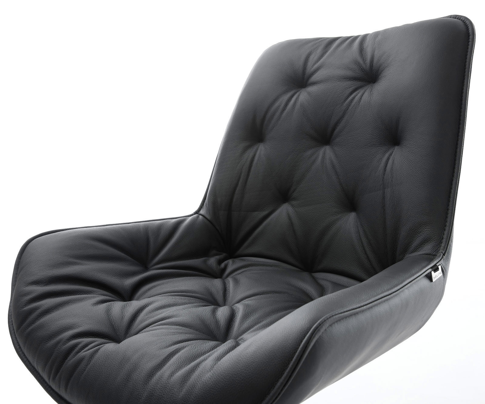 Chaise-de-salle-à-manger Taimi-Flex cuir de vache noir pied en bois angulaire naturel 4