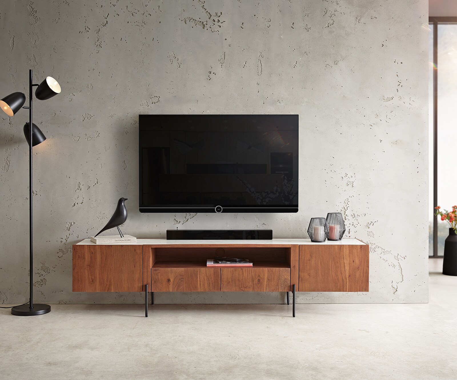 Meuble-TV Secara 200 cm acacia marron 2 portes 2 tiroirs marbre pieds noirs 1