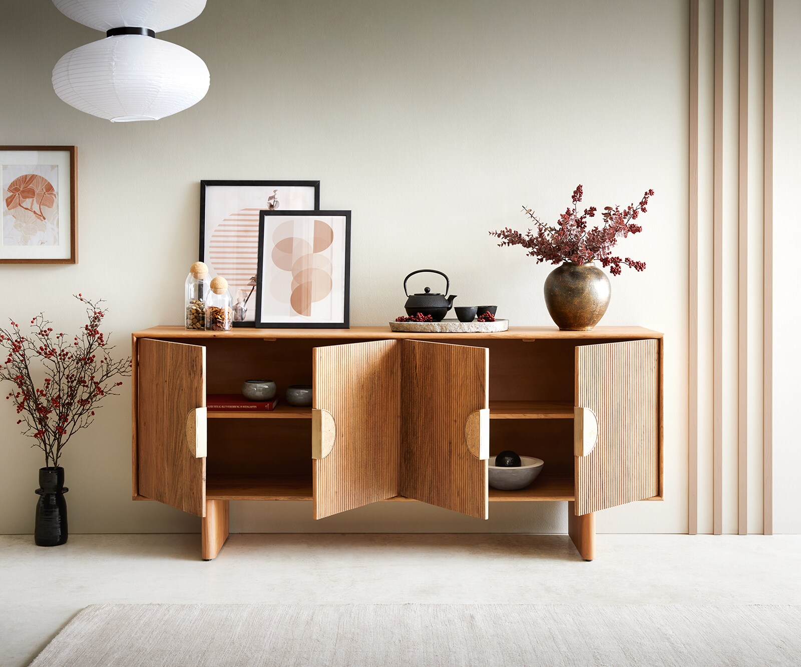 Sideboard Surimu 175 cm Akazie Hellbraun 4 Türen 2 Fächer Kork-Griff Holzfüße 4 Sideboard Surimu 175 cm Akazie Hellbraun 4 Türen 2 Fächer Kork-Griff Holzfüße 4