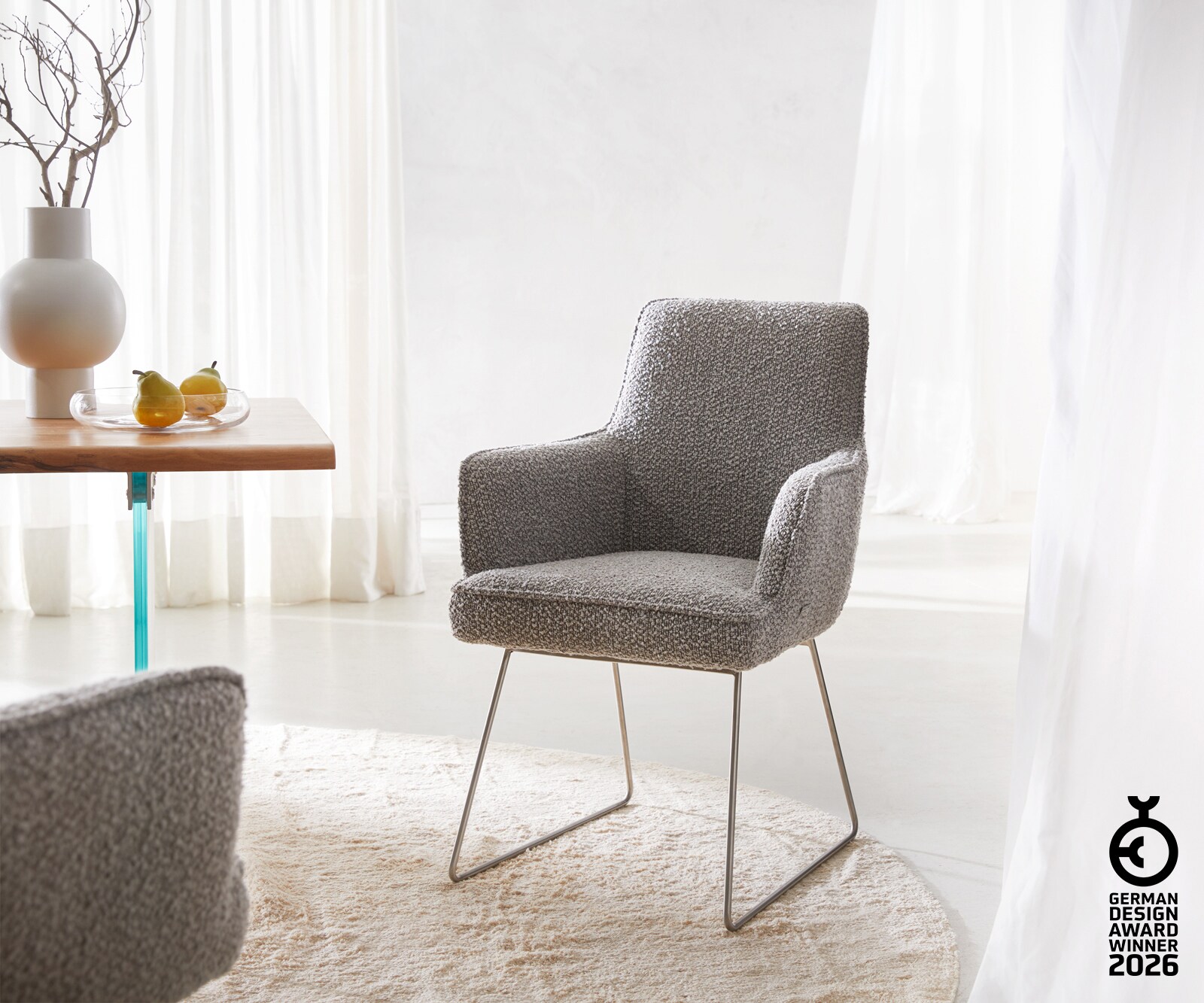 Chaise-de-salle-à-manger Heira-Flex avec accoudoirs bouclé gris argenté pied trapèze acier inoxydable brossé ressorts ensachés