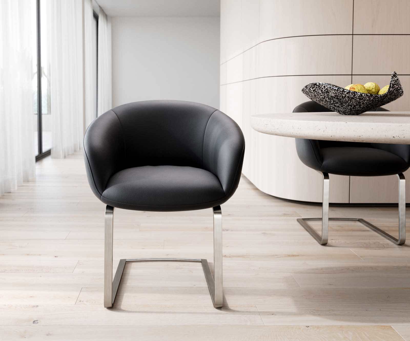 Cantilever Vinka-Flex avec accoudoirs cuir de vache noir pied cantilever plat acier inoxydable brossé ressorts ensachés 1