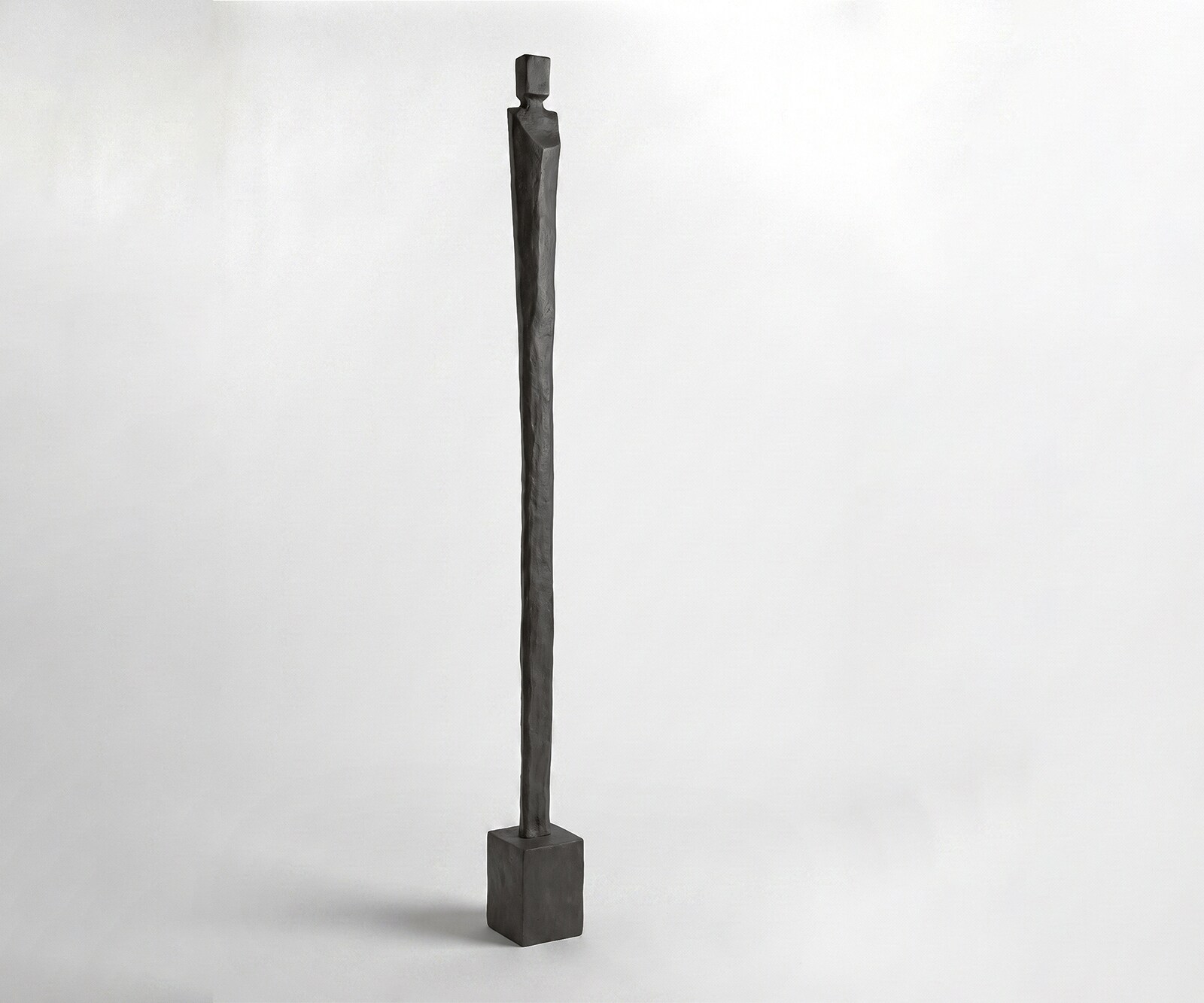 Figur Statera B17 x T16 x H190 cm Aluminium Basalt Handgemacht