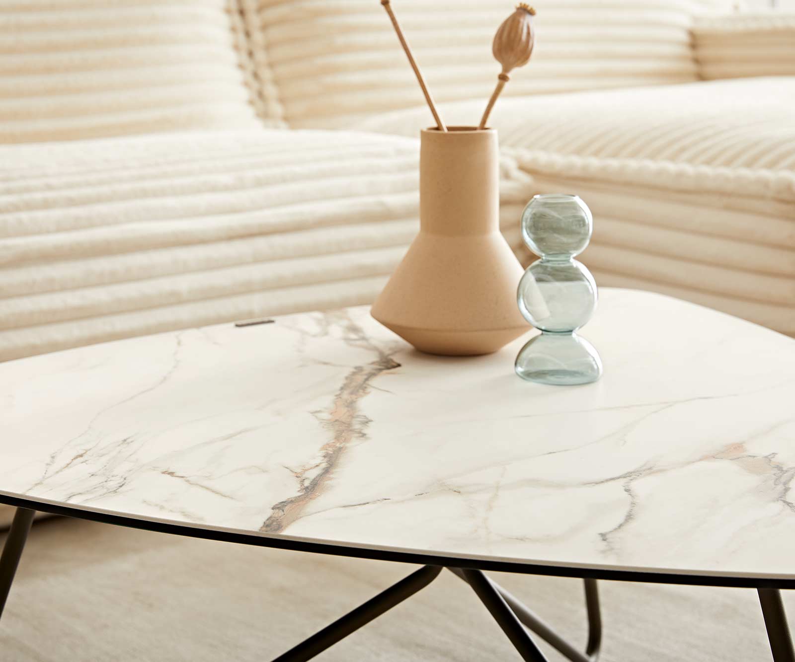 Couchtisch Ekrem 88x85 cm Keramik Calacatta Luxe Weiß-Gold-Grau Hairpin rund Metall Effektfinish Titan 6