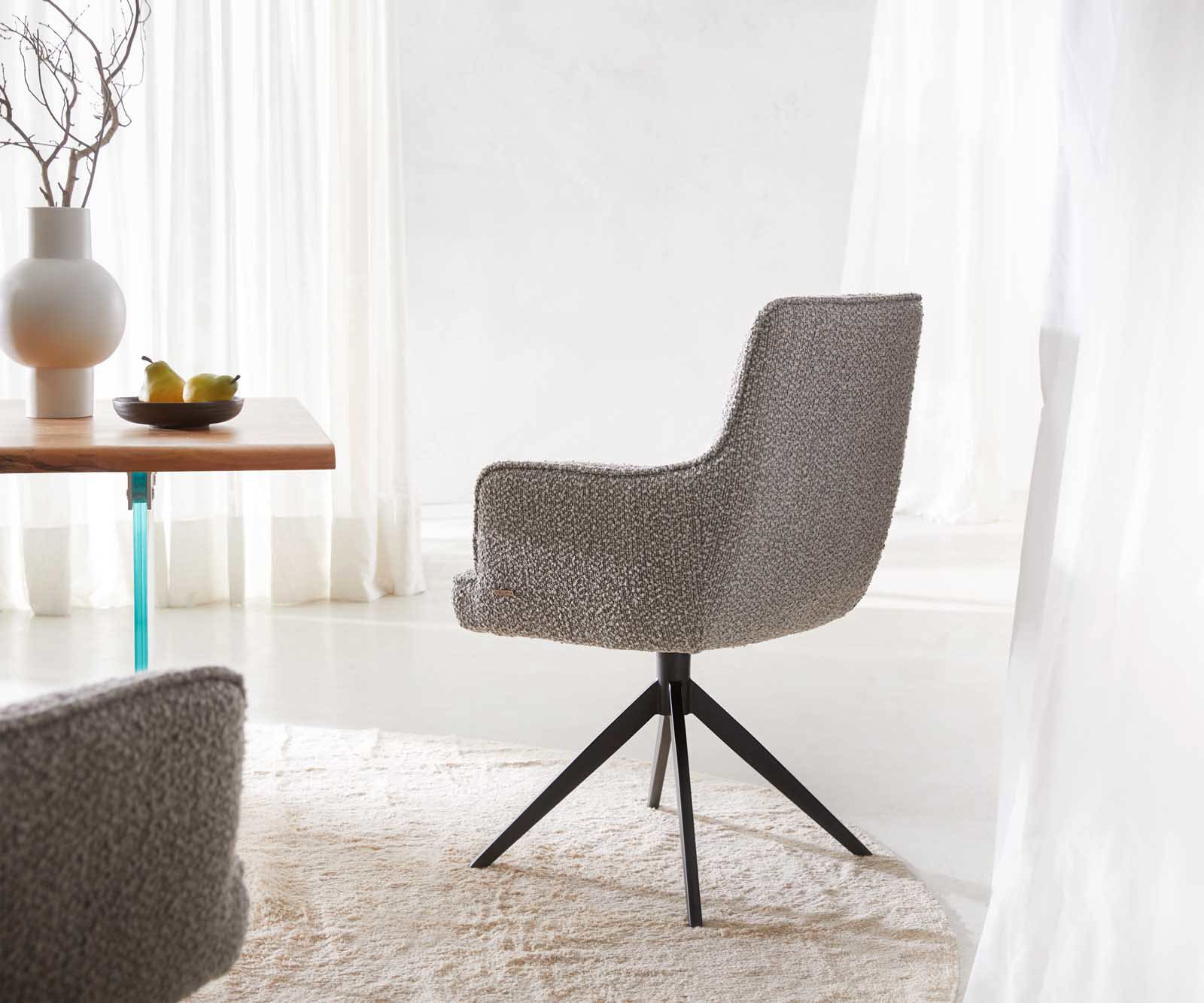 Chaise-pivotante Heira-Flex avec accoudoirs bouclé gris argenté pied croisé large noir pivotement sur 360° ressorts ensachés 4
