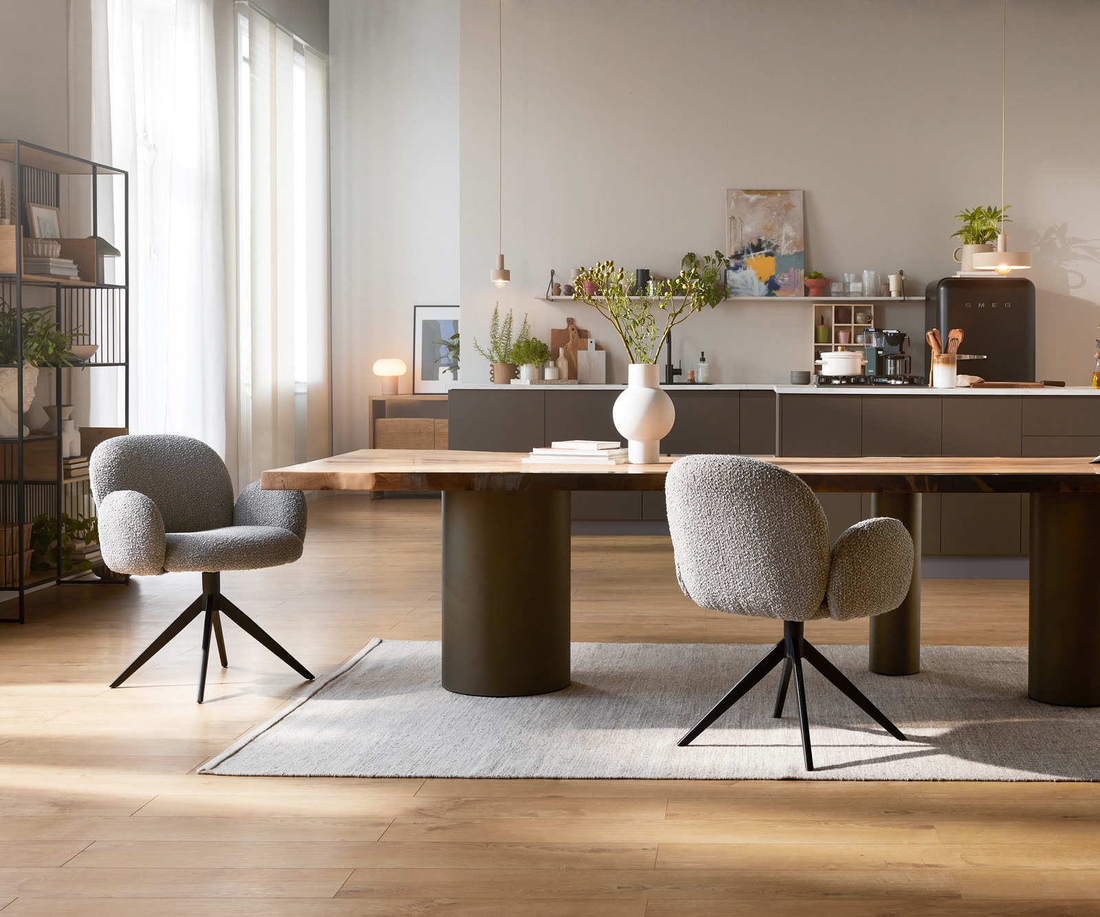 Drehstuhl Nube-Flex mit Armlehnen Bouclé Silbergrau Kreuzgestell breit Schwarz 360° drehbar Taschenfederkern 3 Drehstuhl Nube-Flex mit Armlehnen Bouclé Silbergrau Kreuzgestell breit Schwarz 360° drehbar Taschenfederkern 3