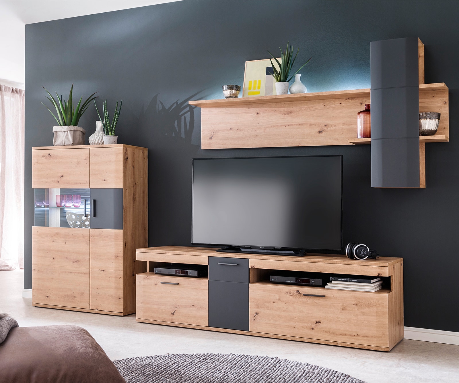 Highboard Farum 90 x 130 cm Eiche Optik Glasvitrine 3 Türen Highboard Farum 90 x 130 cm Eiche Optik Glasvitrine 3 Türen