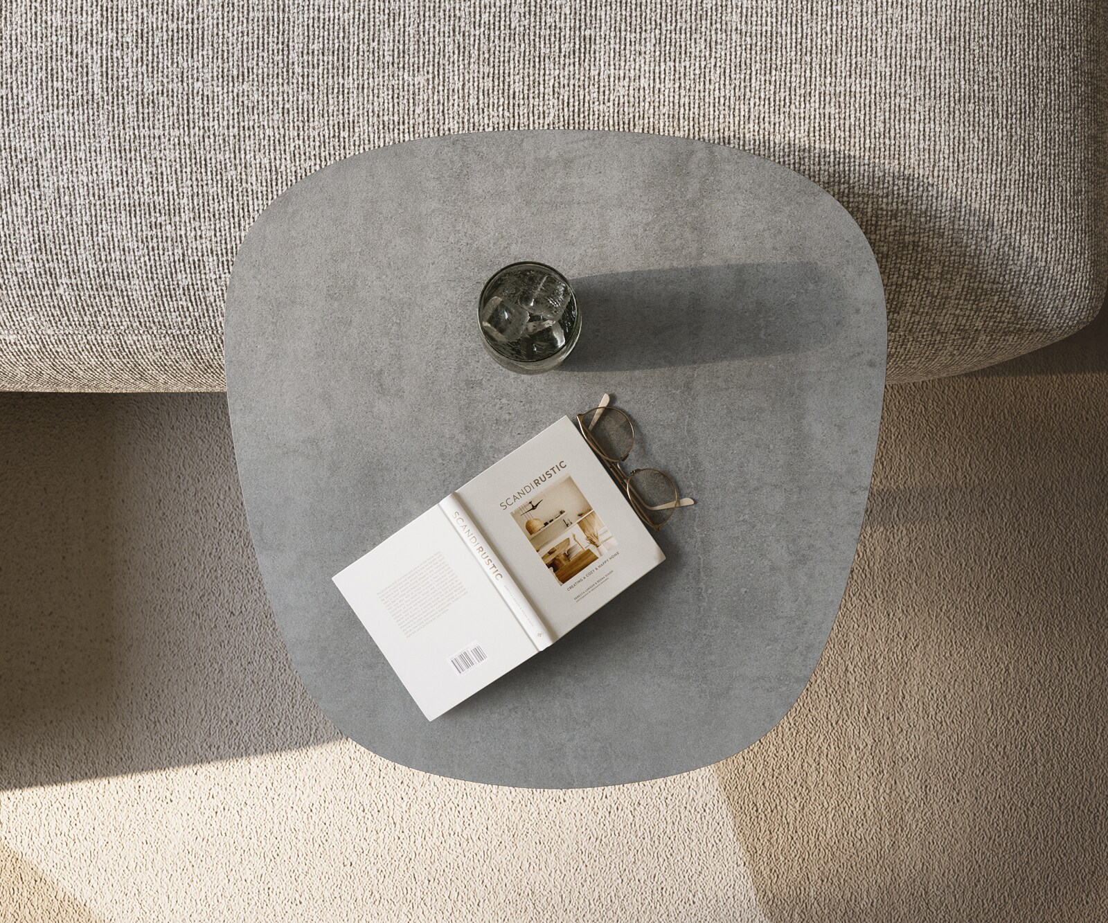 table d’appoint Edge forme bateau 60x60 cm céramique béton gris Eleny métal noir 3