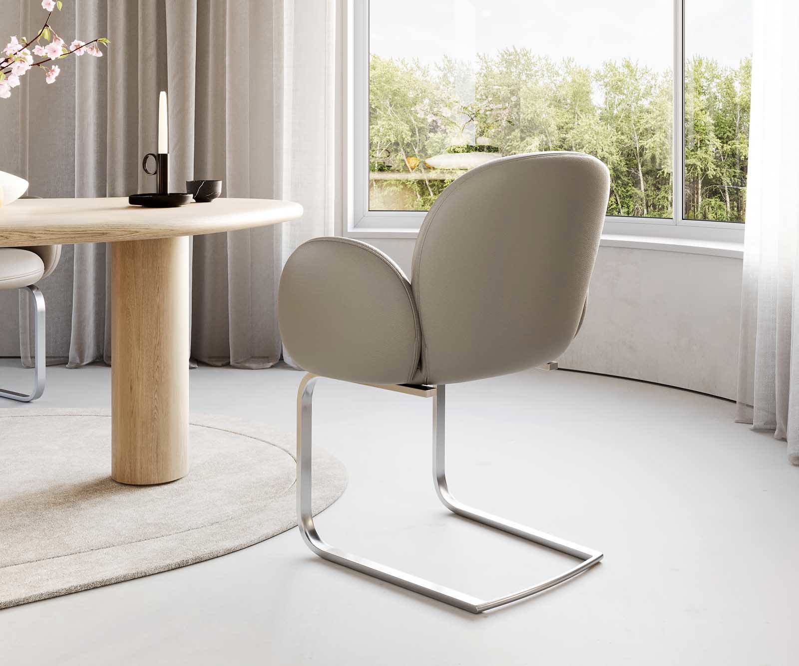 Cantilever Nube-Flex avec accoudoirs cuir de vache couleur boue pied cantilever plat acier inoxydable brossé ressorts ensachés 4