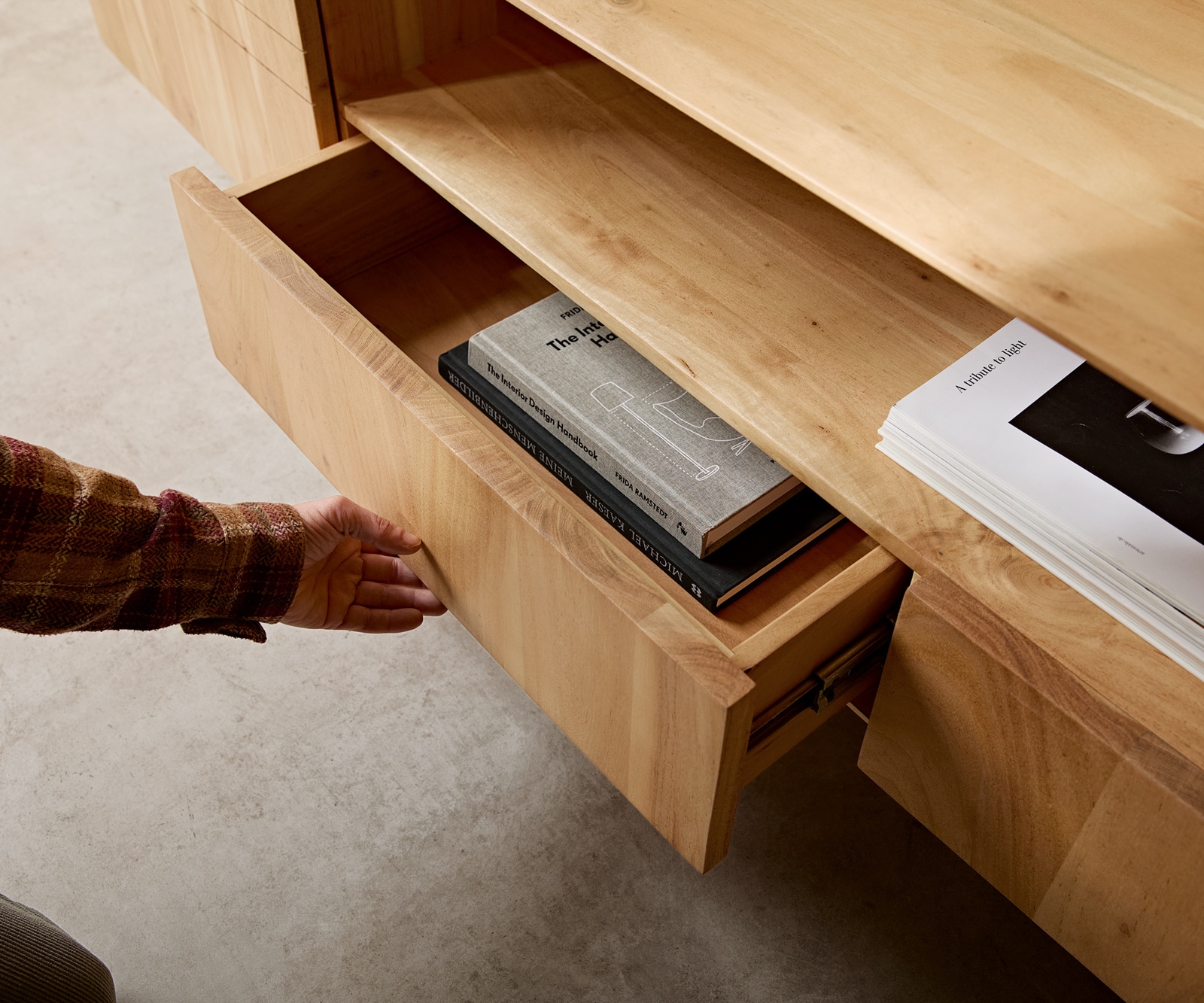 Lowboard Nagaru 240 cm Akazie Aura 2 Türen 2 Schubladen 1 Fach schwebend 5 Lowboard Nagaru 240 cm Akazie Aura 2 Türen 2 Schubladen 1 Fach schwebend 5