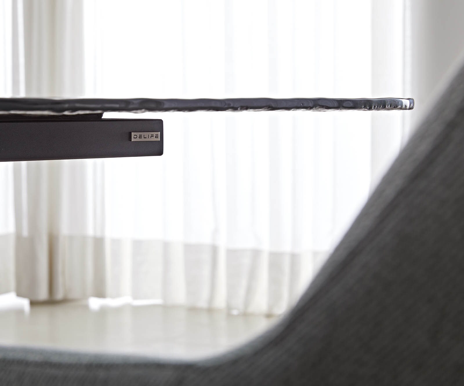 Esstisch Edge Boot 240x120 Reliefglas Rauchschwarz 3D-Design V-Gestell Flachstahl Schwarz 9