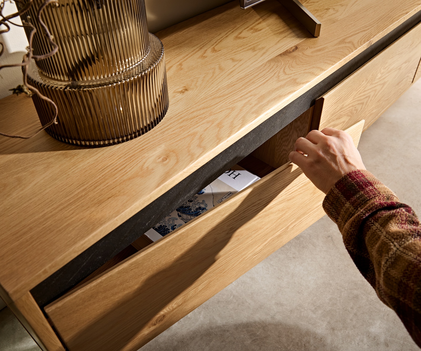 Meuble-TV Stonegrace 240 cm chêne naturel 4 portes pied ovale inoxydable 4 Meuble-TV Stonegrace 240 cm chêne naturel 4 portes pied ovale inoxydable 4