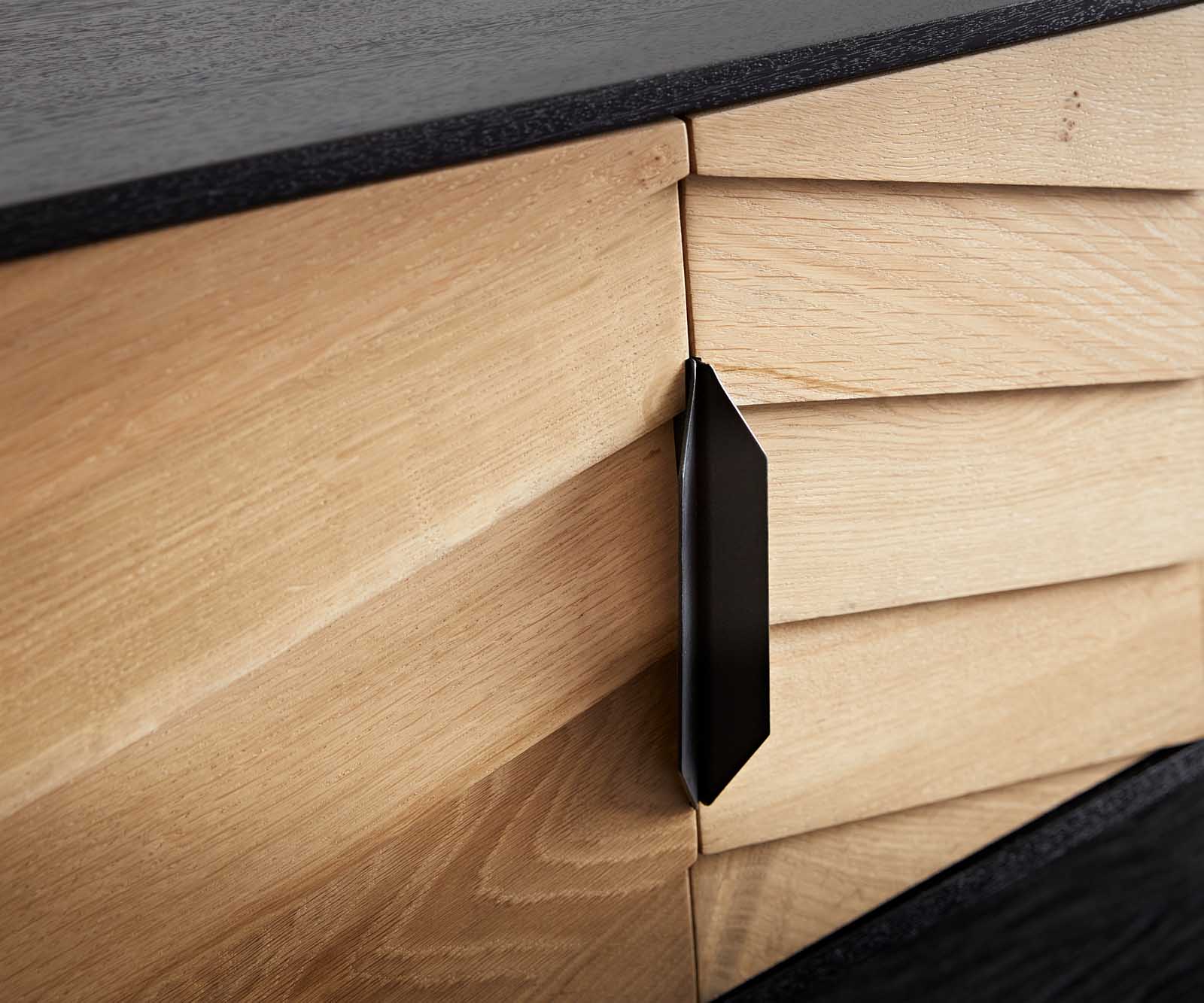Meuble-TV Muvi 200 cm chêne naturel manguier noir métal noir 4 portes 4