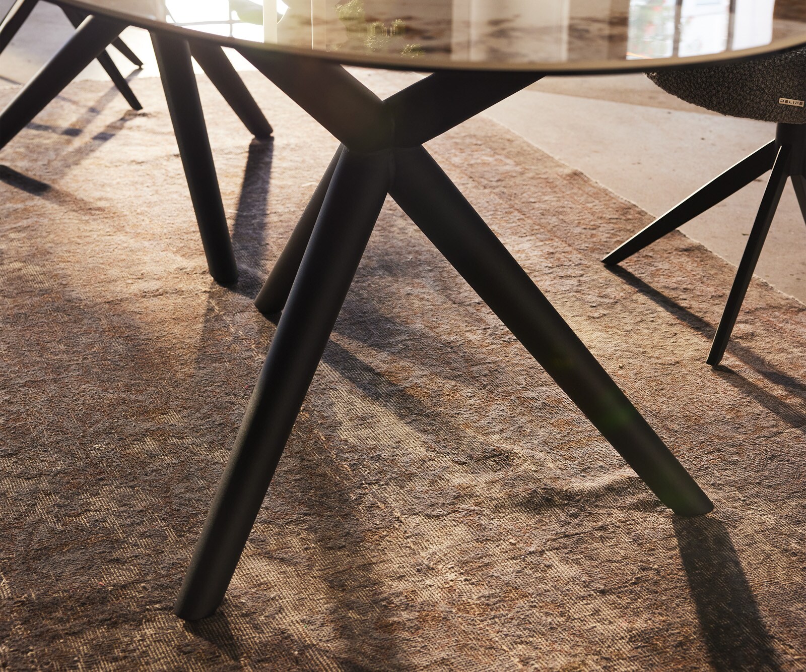 Esstisch Edge Oval 280x130 Keramik Minas Melange Weiß-Beige Estelar rund Metall Schwarz 4 Esstisch Edge Oval 280x130 Keramik Minas Melange Weiß-Beige Estelar rund Metall Schwarz 4