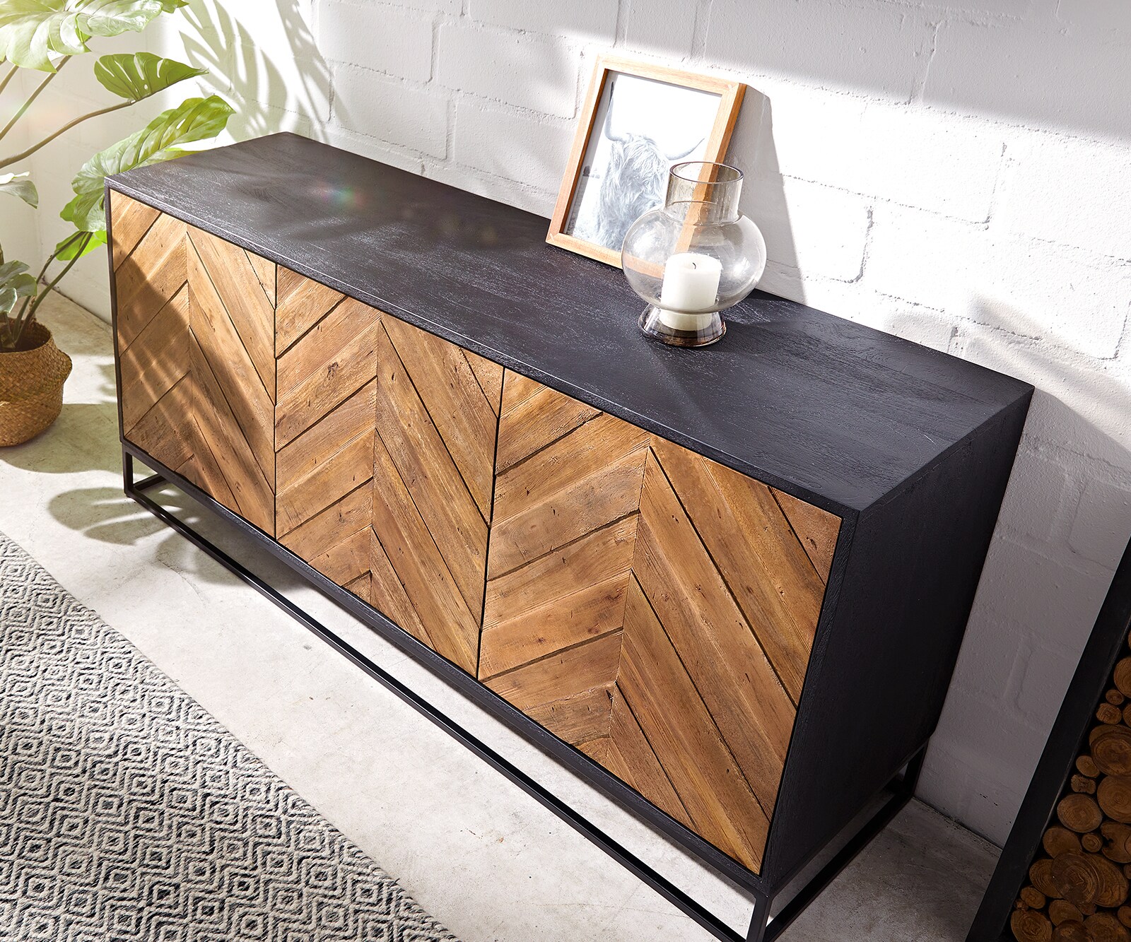 Sideboard Famke 145 cm Mango Teak 3 Türen 4
