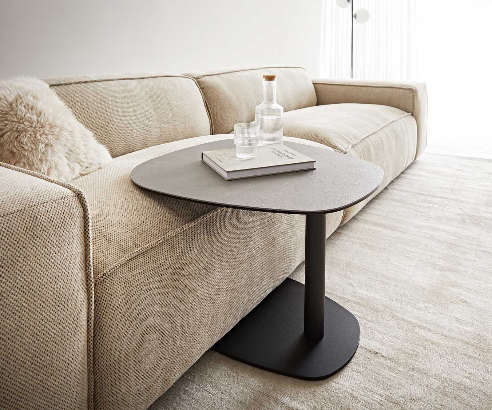 Beistelltisch Elenya 60x60 cm Keramik Aspetto Concreto Betonfarbig Gestell Metall Schwarz 1 Beistelltisch Elenya 60x60 cm Keramik Aspetto Concreto Betonfarbig Gestell Metall Schwarz 1