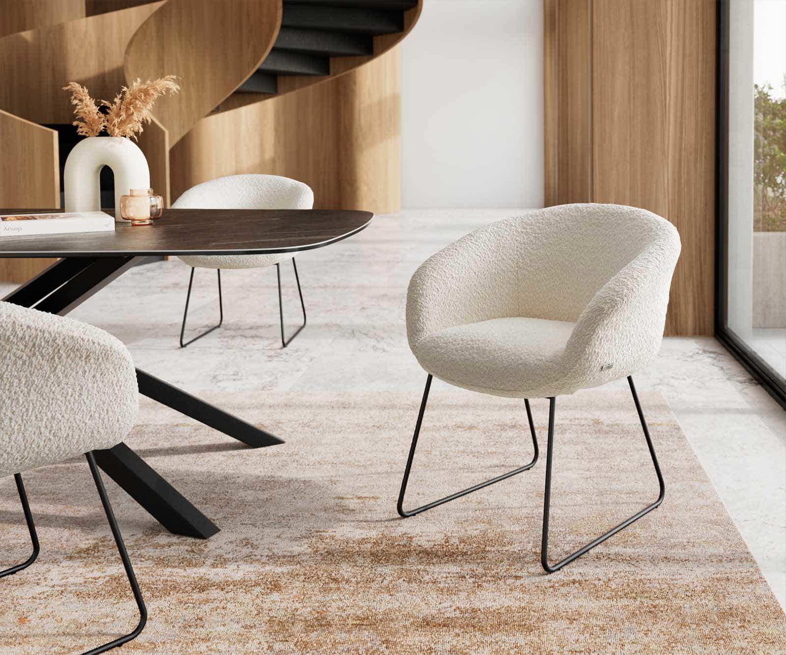 Esszimmerstuhl Vinka-Flex mit Armlehnen Bouclé Weiß Kufengestell Schwarz Taschenfederkern Esszimmerstuhl Vinka-Flex mit Armlehnen Bouclé Weiß Kufengestell Schwarz Taschenfederkern