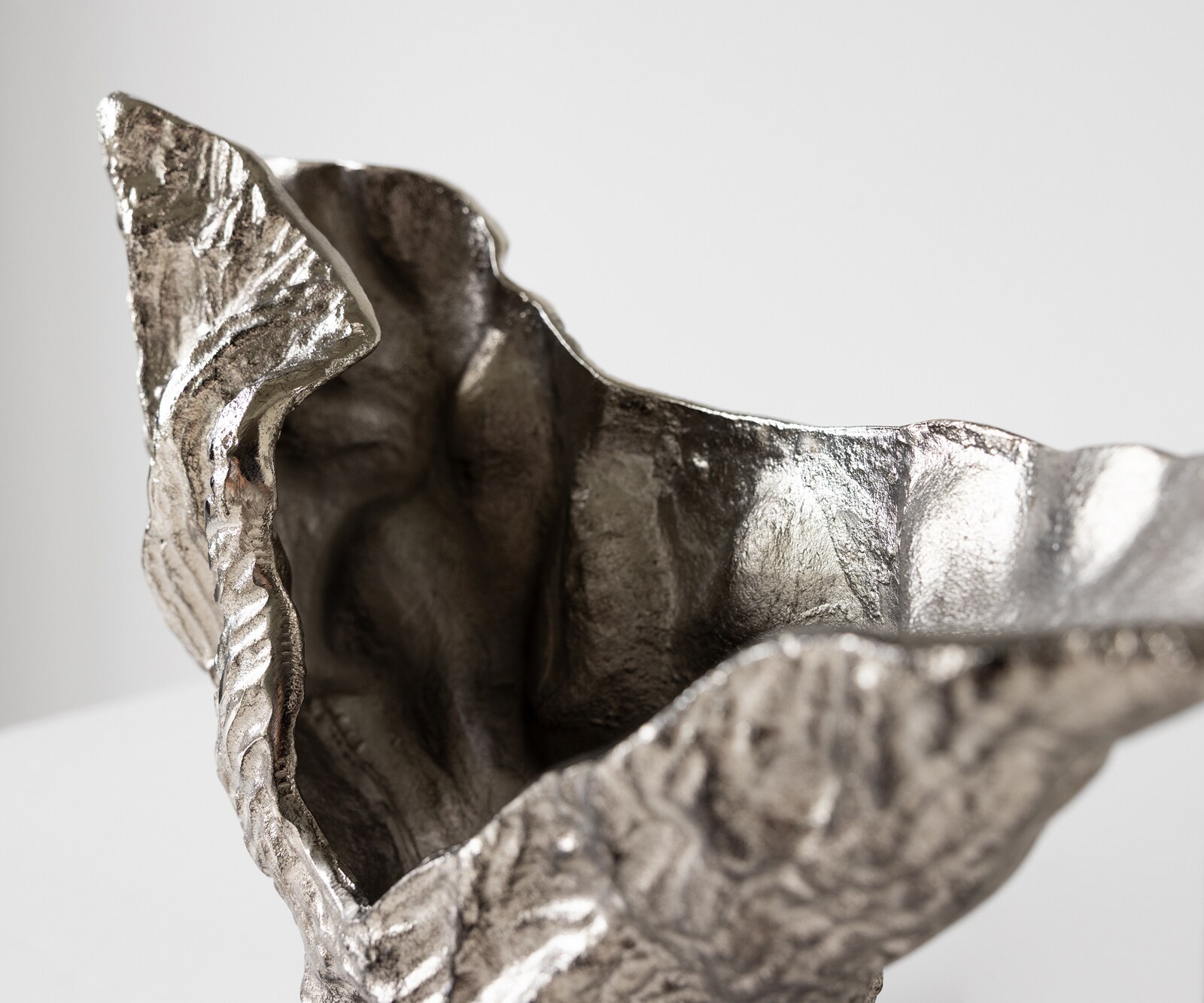 Vase Alaris B44 x T13 x H31 cm Aluminium Platin Handgemacht 4