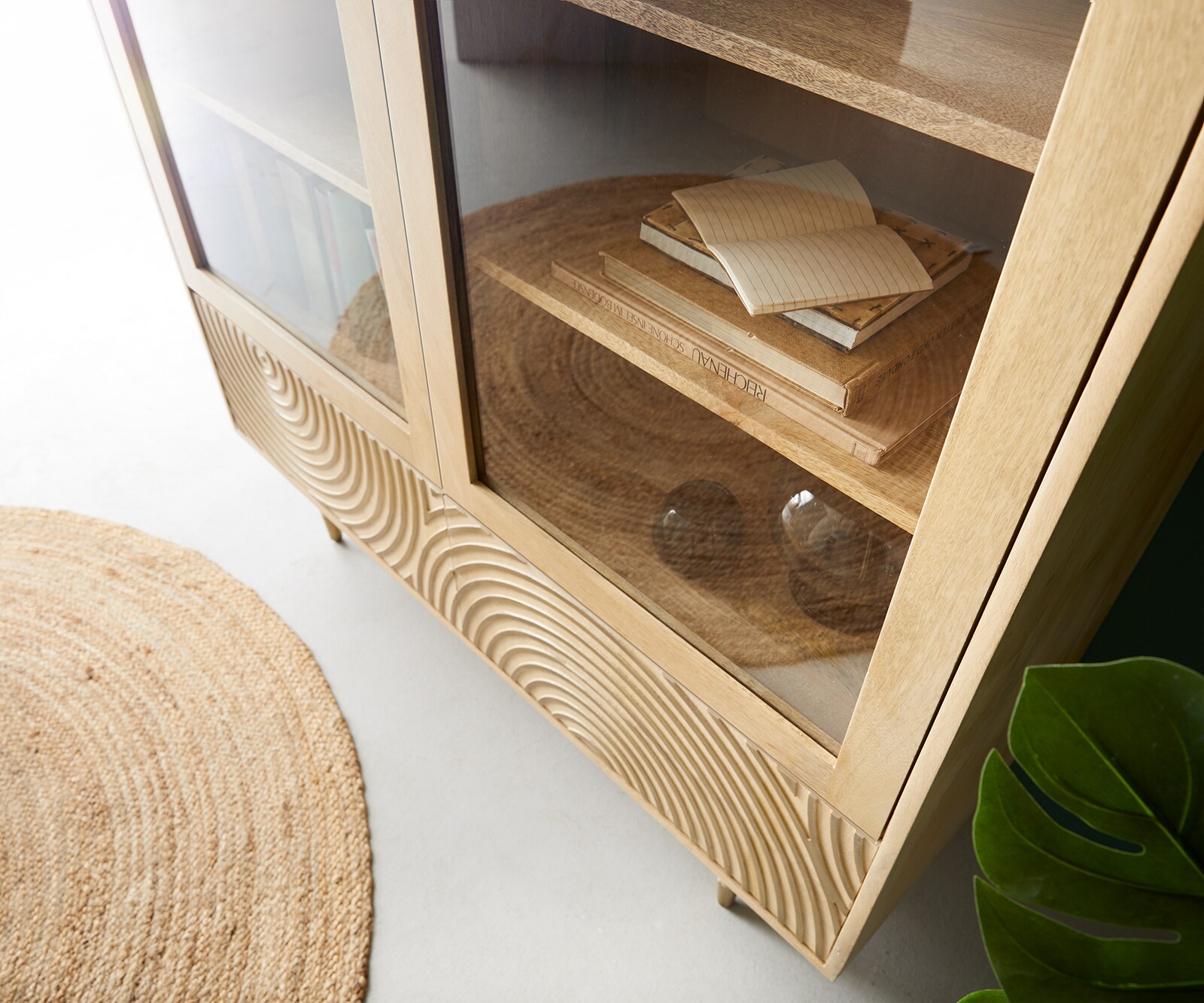 Vitrine Budaya 115x135 cm Mango Natur 4 Türen Fuß rund 4