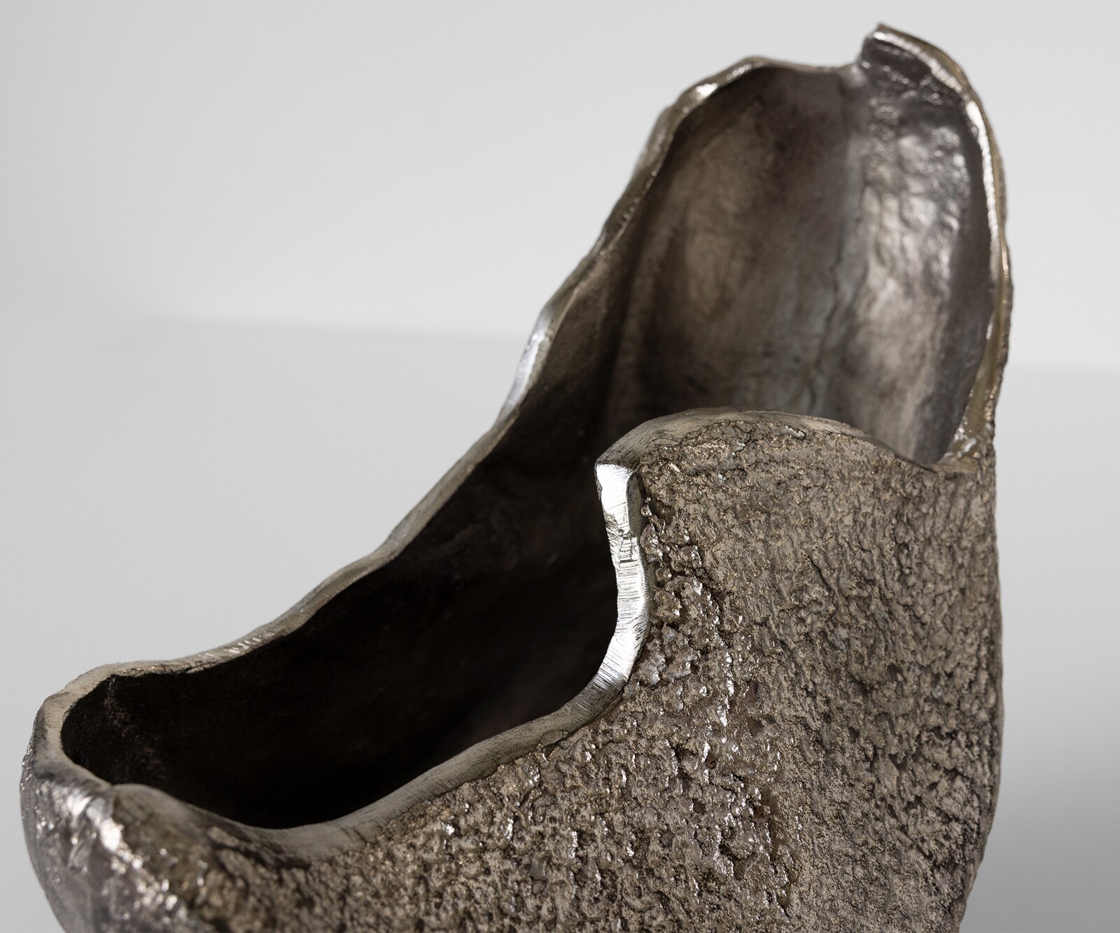 Vase Grotta l31 x P20 x H34 cm Aluminium Platin Fait main 3