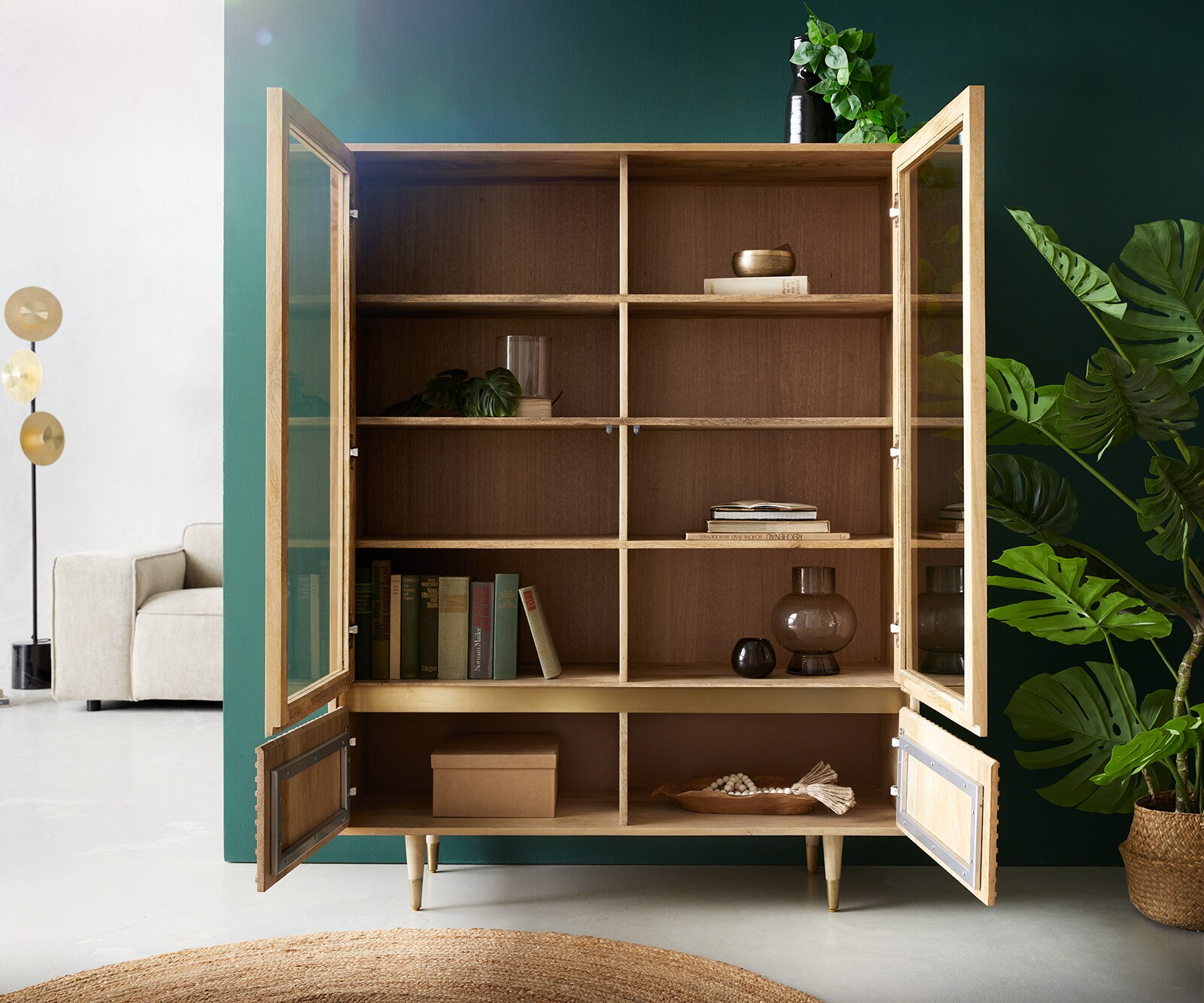 Vitrine Budaya 115x135 cm Mango Natur 4 Türen Fuß rund 3