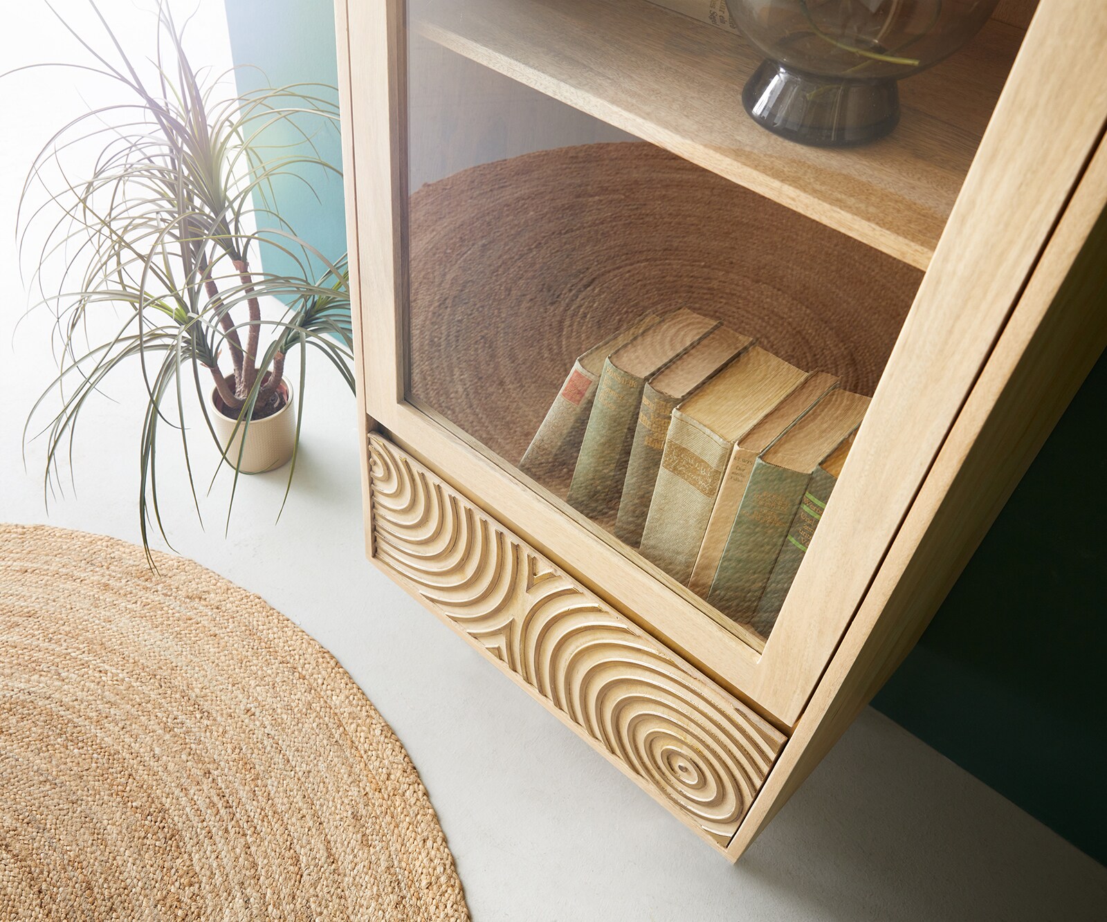 Vitrine Budaya 60x165 cm Mango Natur 2 Türen Fuß vierkant 3