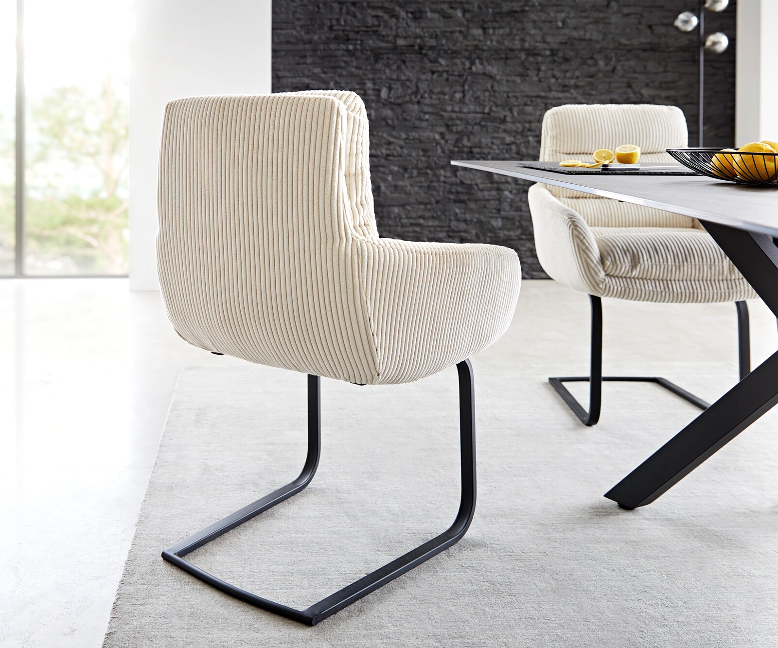Cantilever Abelia-Flex avec accoudoirs côtelé beige vintage pied cantilever plat noir 4