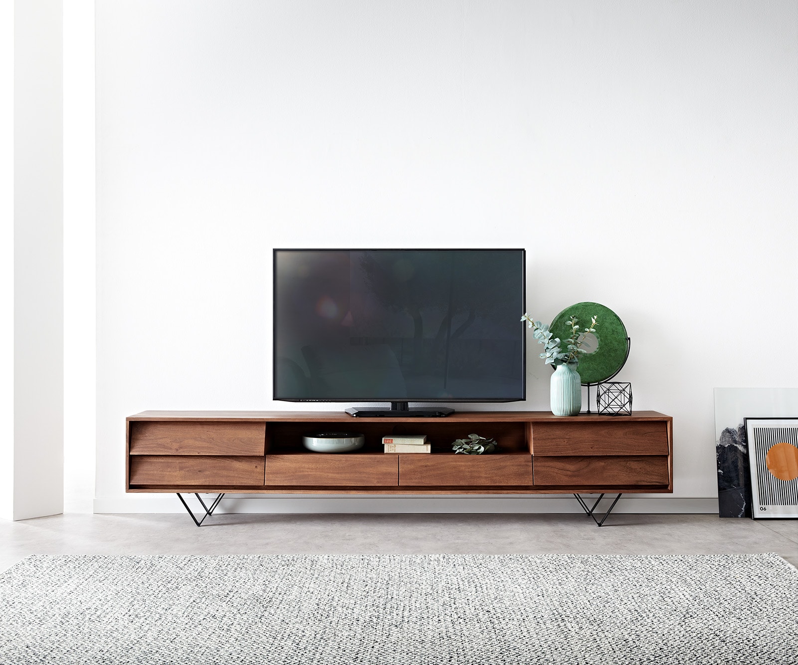 Lowboard Eloi 240x35 cm Akazie Braun 2 Türen 2 Schubladen V-Fuß Schwarz 1 Lowboard Eloi 240x35 cm Akazie Braun 2 Türen 2 Schubladen V-Fuß Schwarz 1