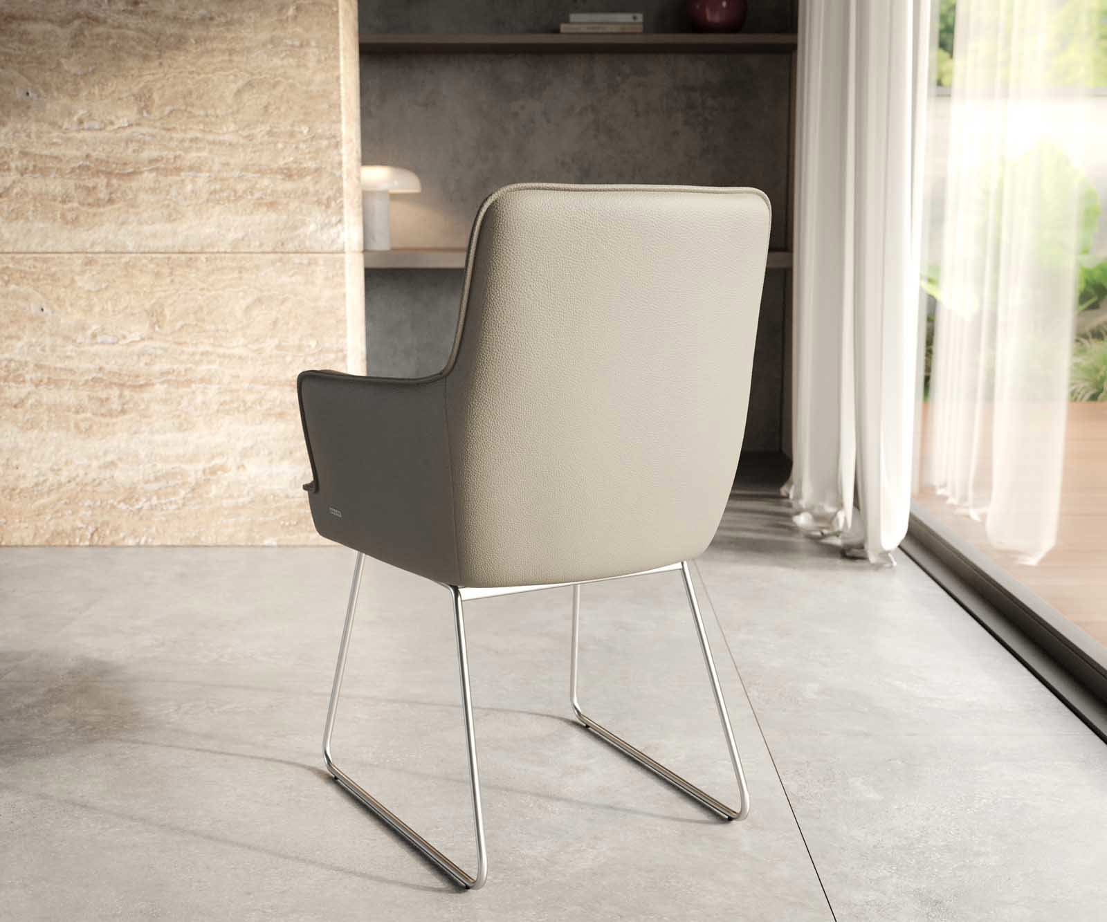 Chaise-de-salle-à-manger Heira-Flex avec accoudoirs cuir de vache couleur boue pied trapèze acier inoxydable brossé ressorts ensachés 3