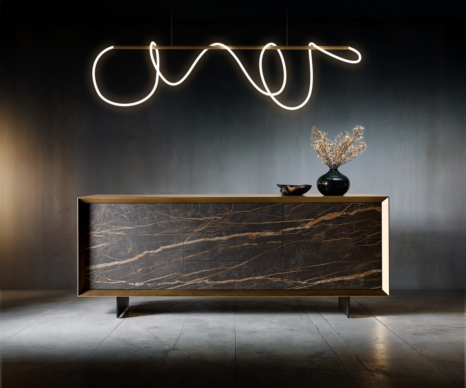 Sideboard Yori 200 cm Metallic Gold 2 Türen 3 Schubladen schwebend Metall Schwarz Keramik Laminam®Noir Desir Braun